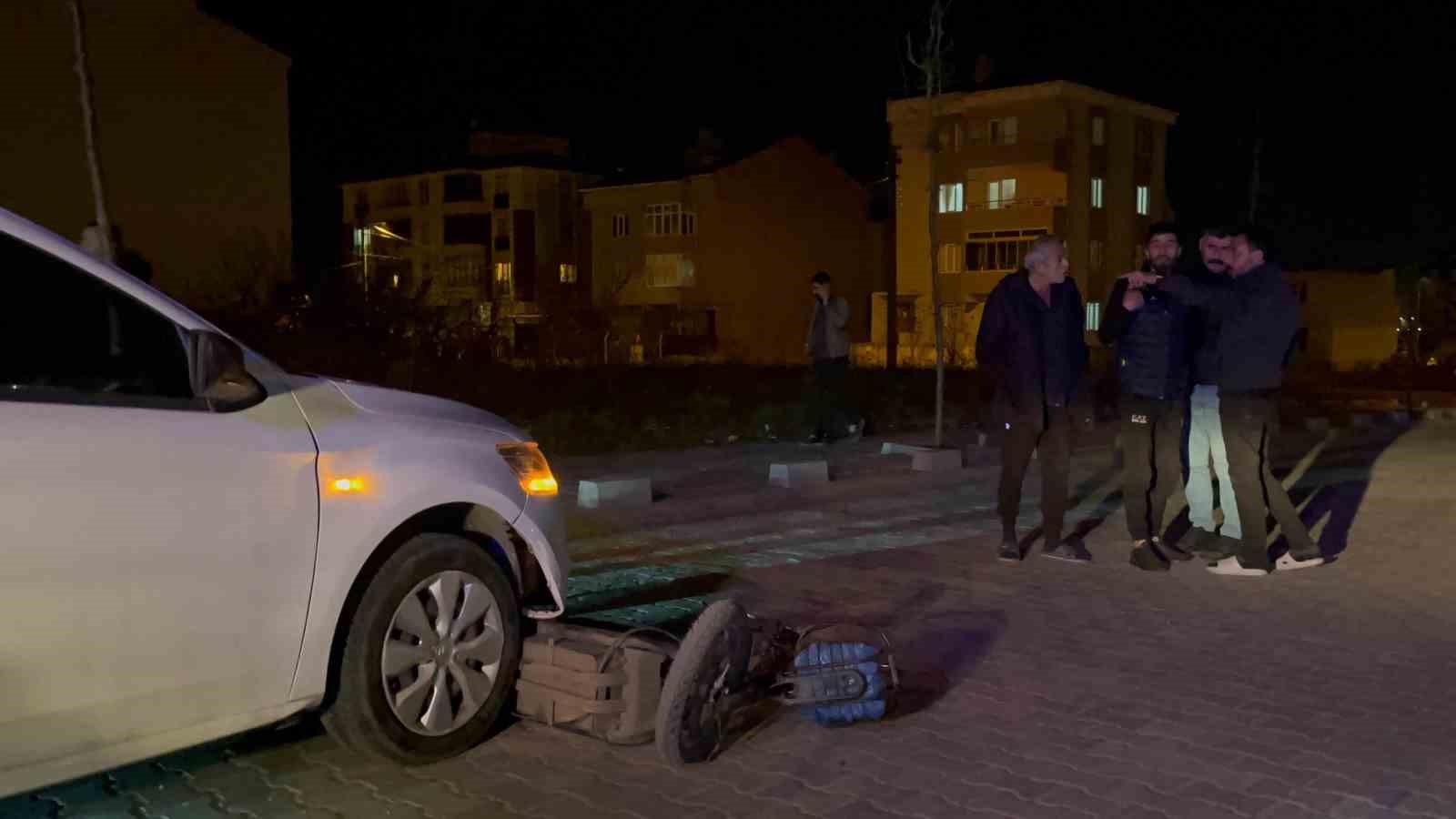 &Ccedil;orlu&rsquo;da otomobille &ccedil;arpışan elektrikli bisikletli yaralandı
