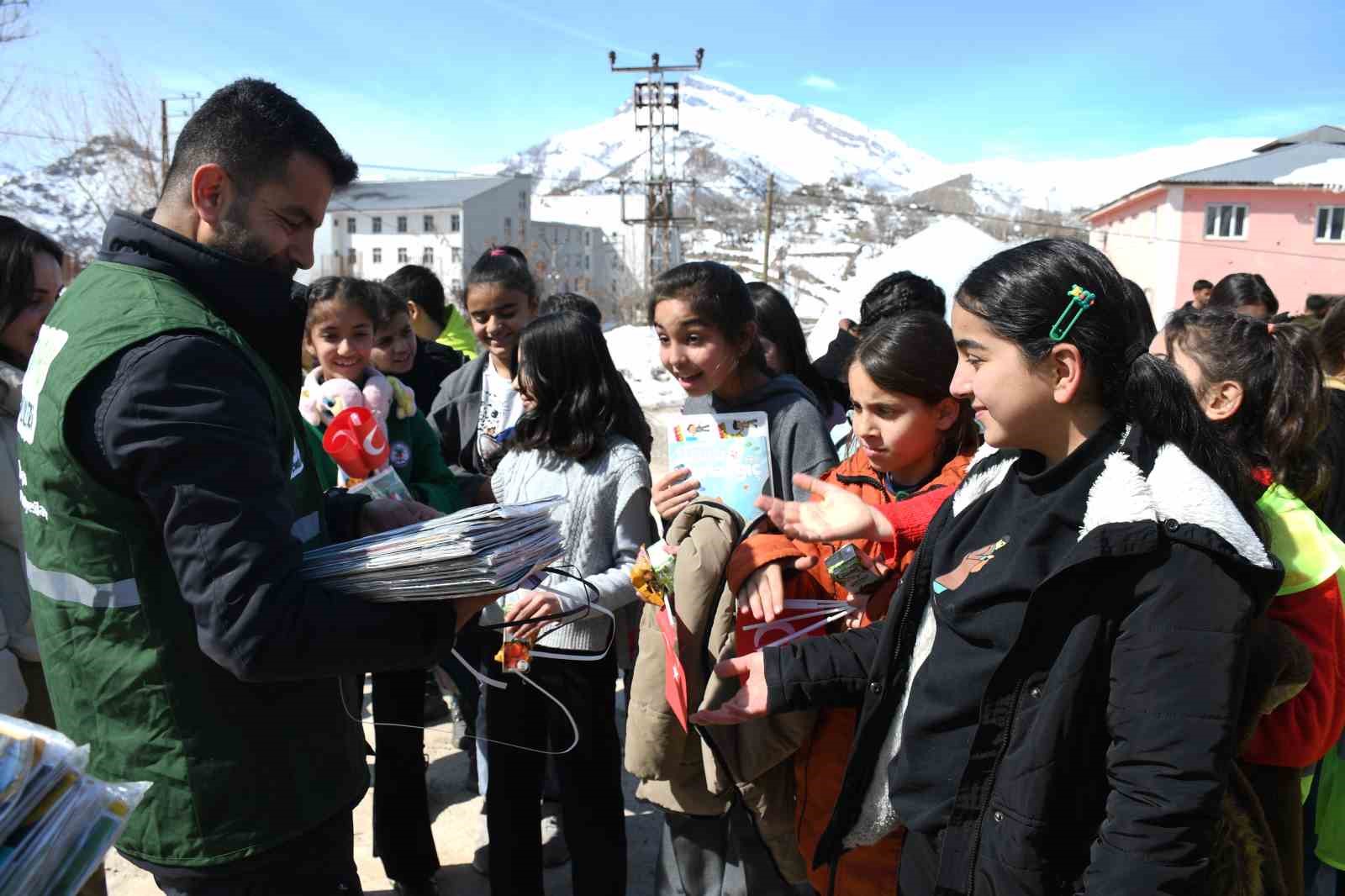Kato Dağı&rsquo;nda T&uuml;rk bayraklı sağlıklı yaşam y&uuml;r&uuml;y&uuml;ş&uuml;
