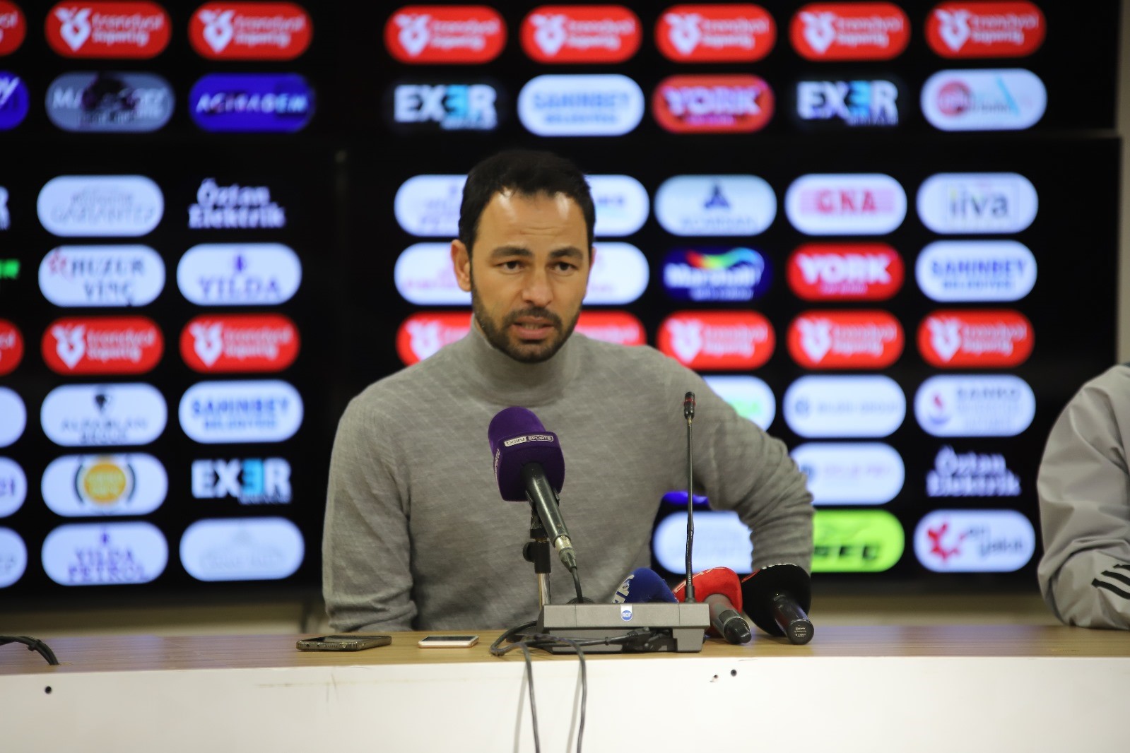 Selçuk İnan: "Kendi sahamızda çok güçlü bir takımı yendiğimiz için mutluyuz"