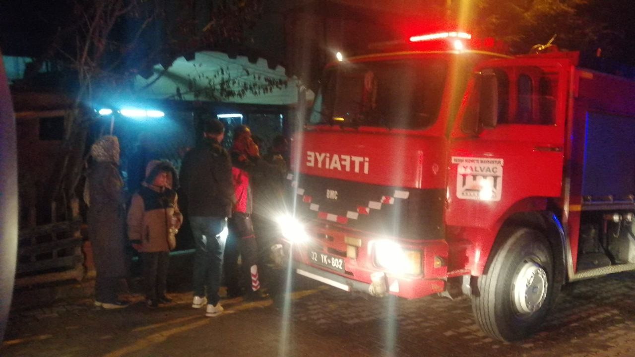 Sobadan &ccedil;ıkan yangın evin bir kısmını k&uuml;le &ccedil;evirdi
