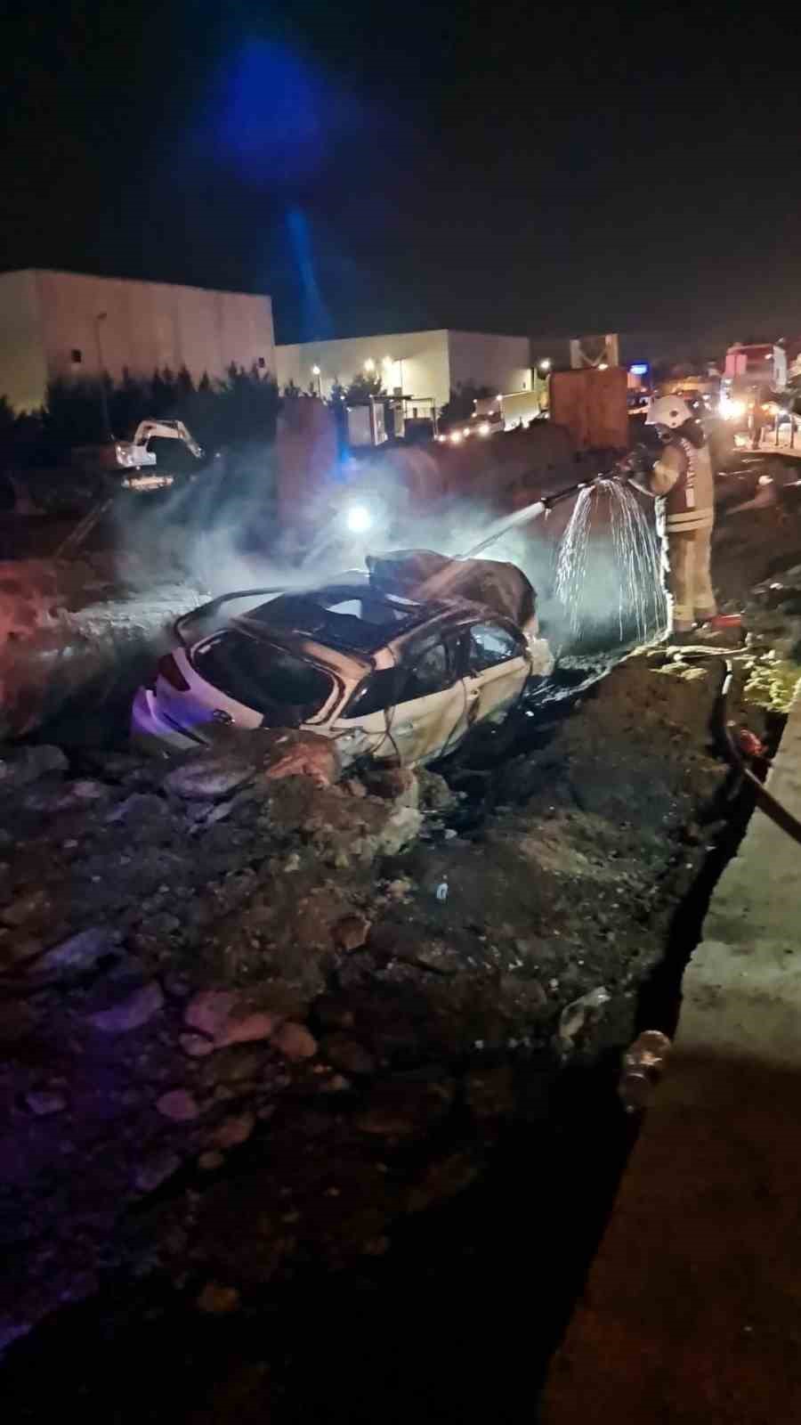 D-100 Karayolu’nda bariyere giren araç alev aldı: 1 ağır yaralı