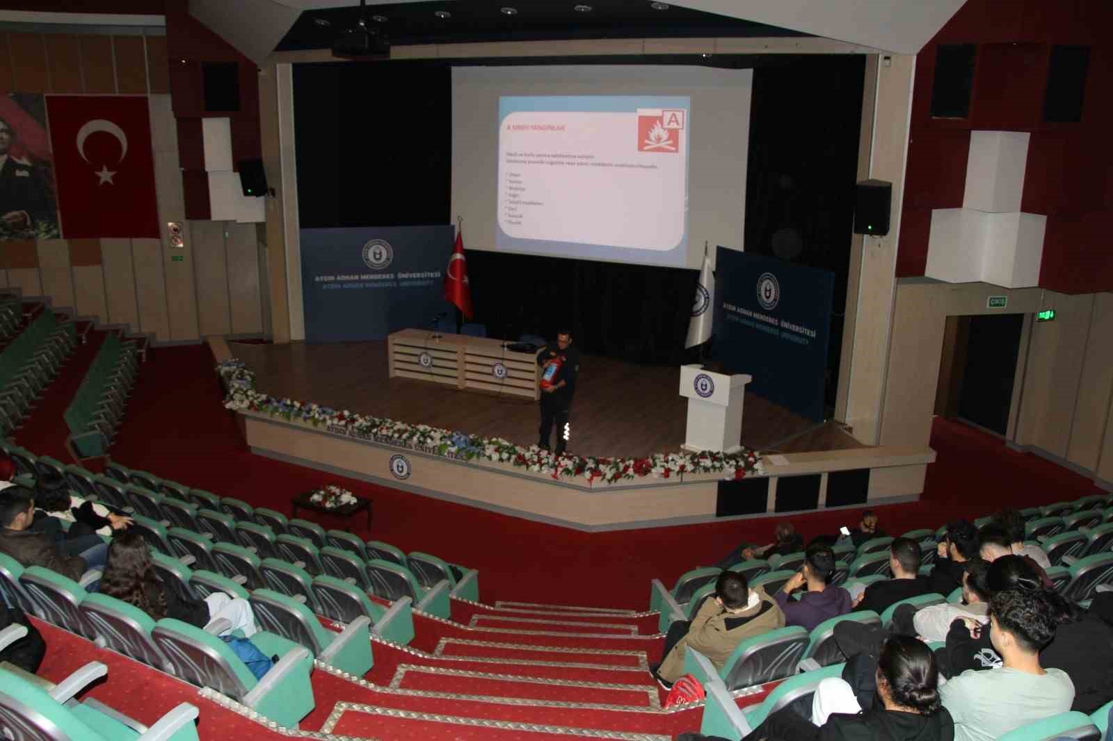 &Uuml;niversite &ouml;ğrencilerine yangın bilgilendirme eğitim tatbikatı d&uuml;zenlendi
