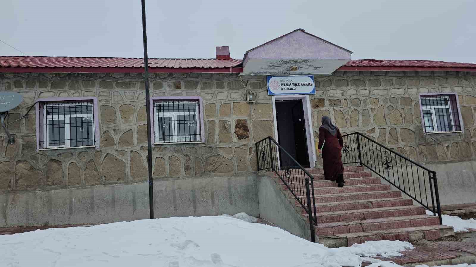 Zorlu şartlarda bir eğitim neferi: Ceylan &Ouml;ğretmen
