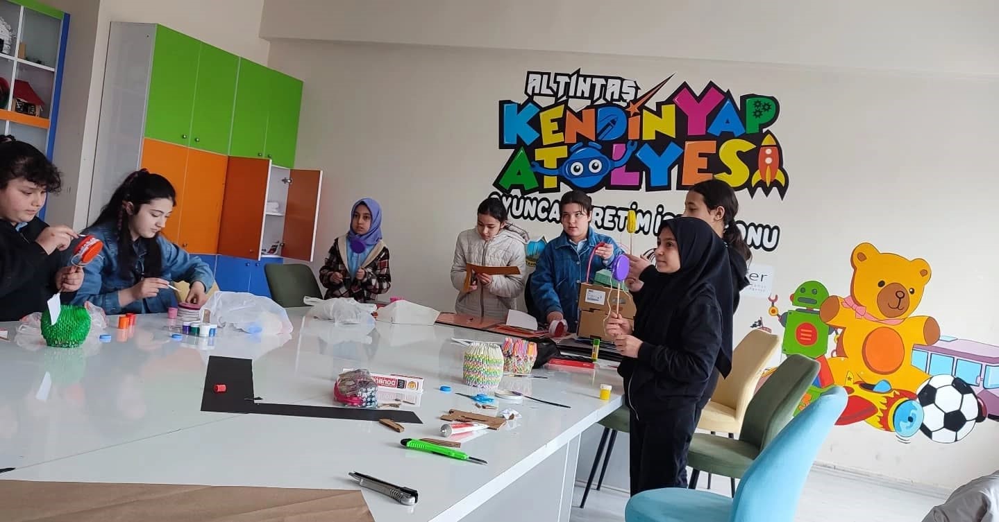 Altıntaş’ta "Minikler İçin Tasarlıyor, Minikler İçin Üretiyoruz" projesi