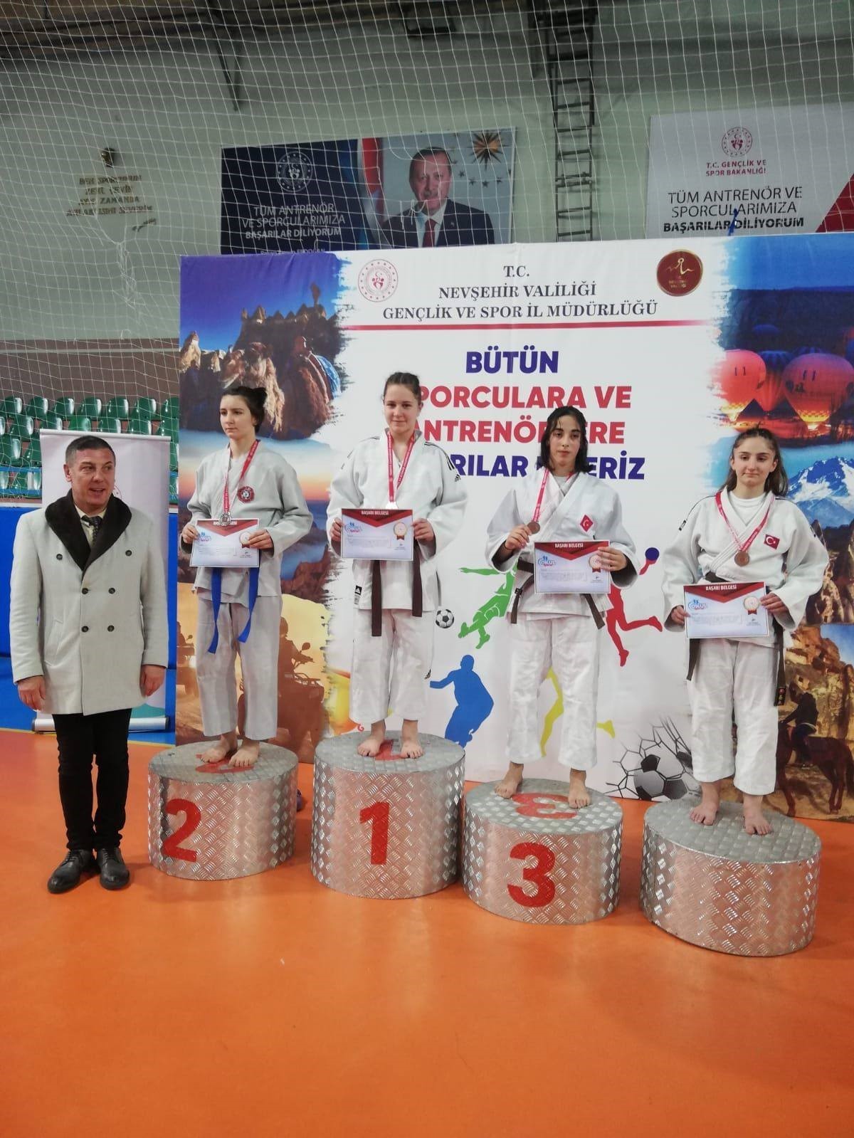 Bilecikli sporculardan Judo Şampiyonasında b&uuml;y&uuml;k başarı
