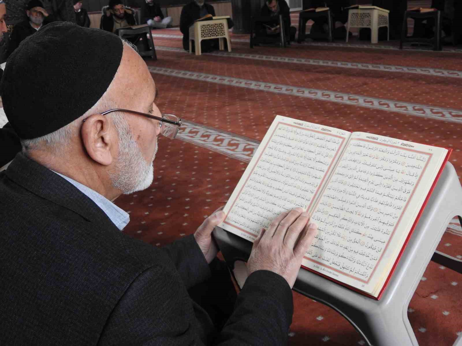 Gaziantep&rsquo;te camilerde mukabele geleneği yaşatılıyor
