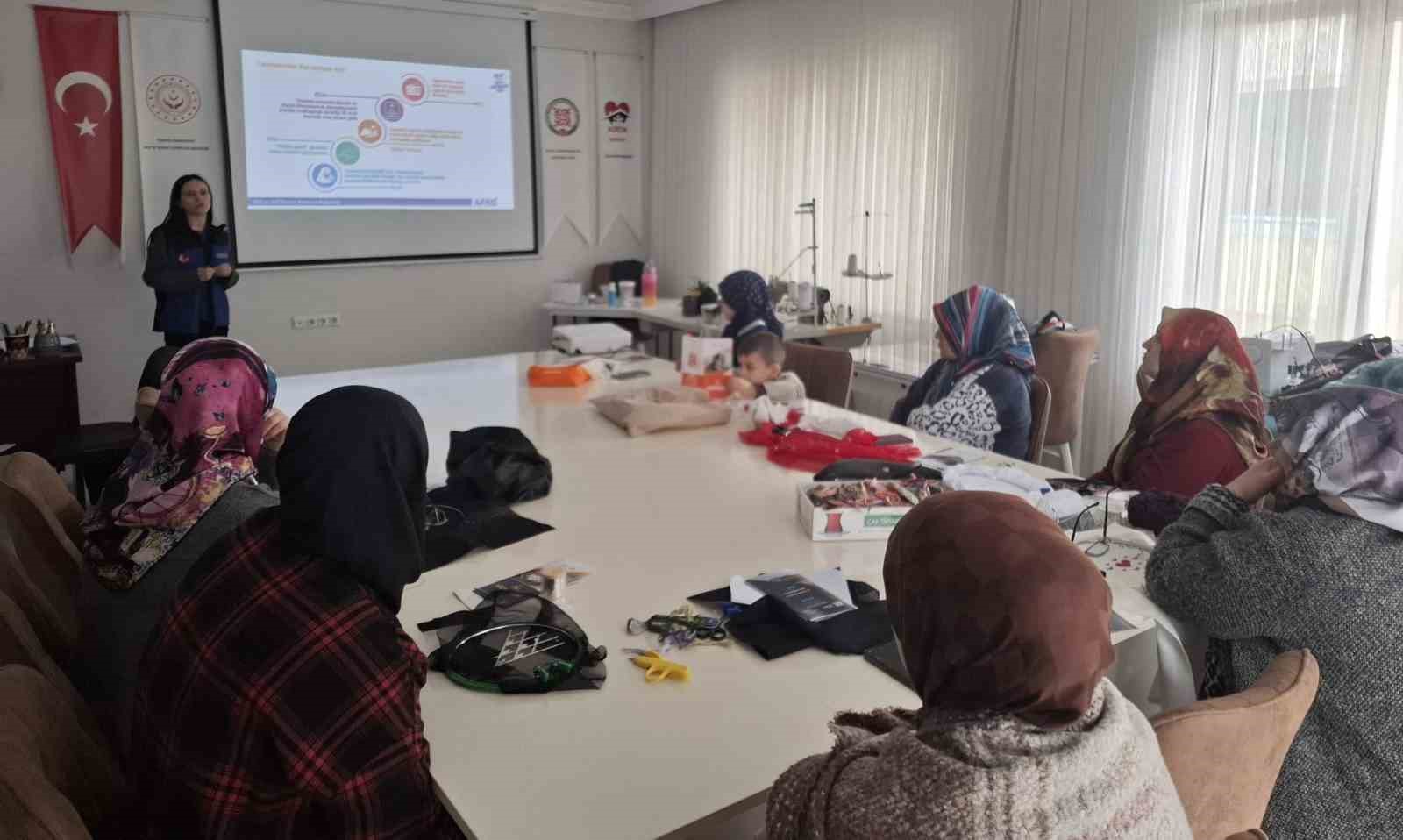 Bayburt&rsquo;ta Deprem Haftası dolayısıyla kursiyerlere deprem eğitimi verildi
