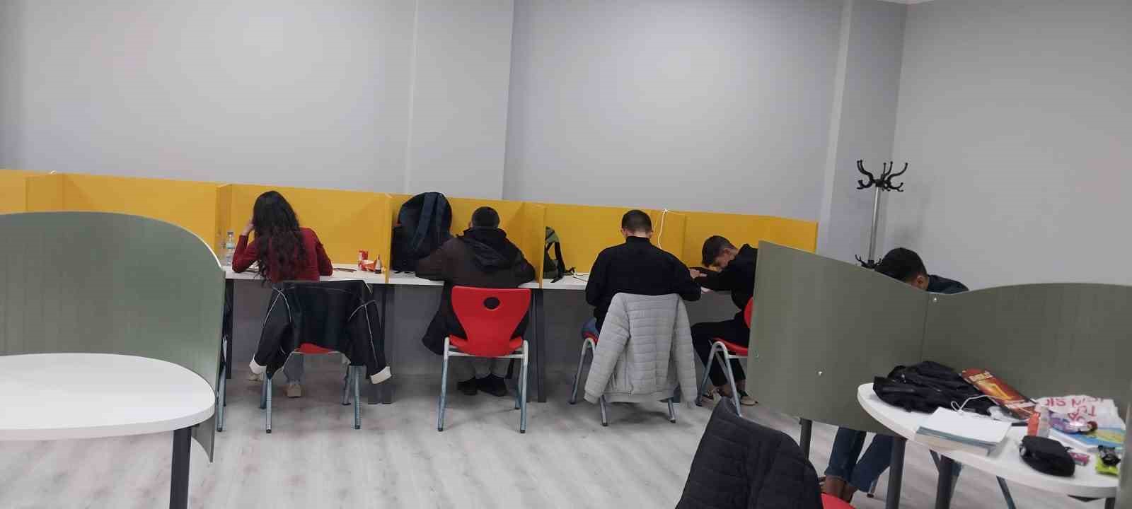 Eski bina modern teknoloji ile donatılan Z kütüphaneye dönüştü