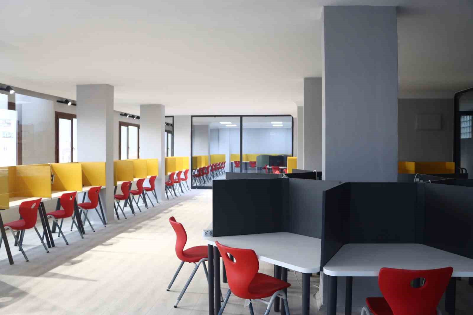 Eski bina modern teknoloji ile donatılan Z kütüphaneye dönüştü