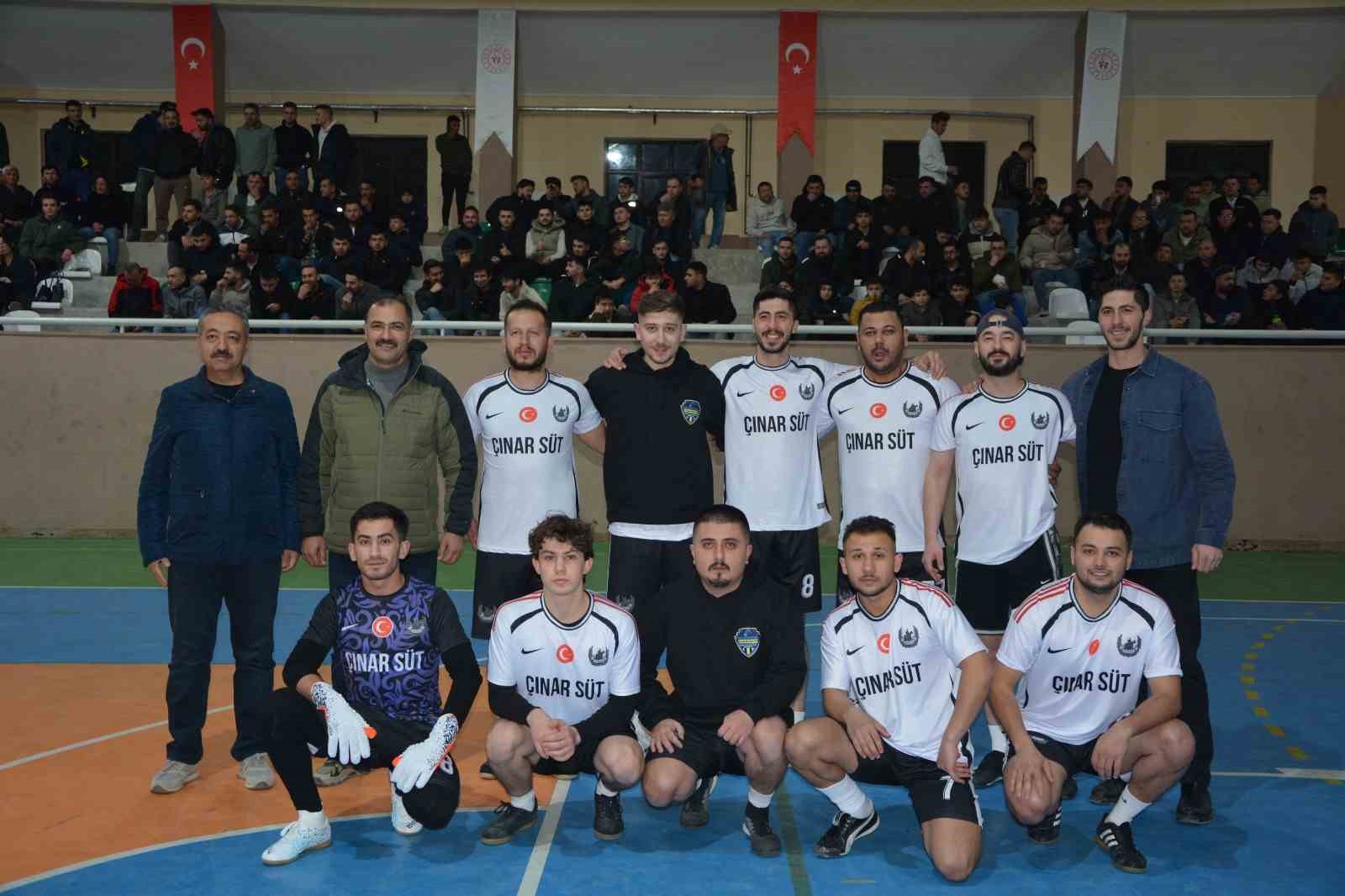 Demirci’de futsal turnuvası