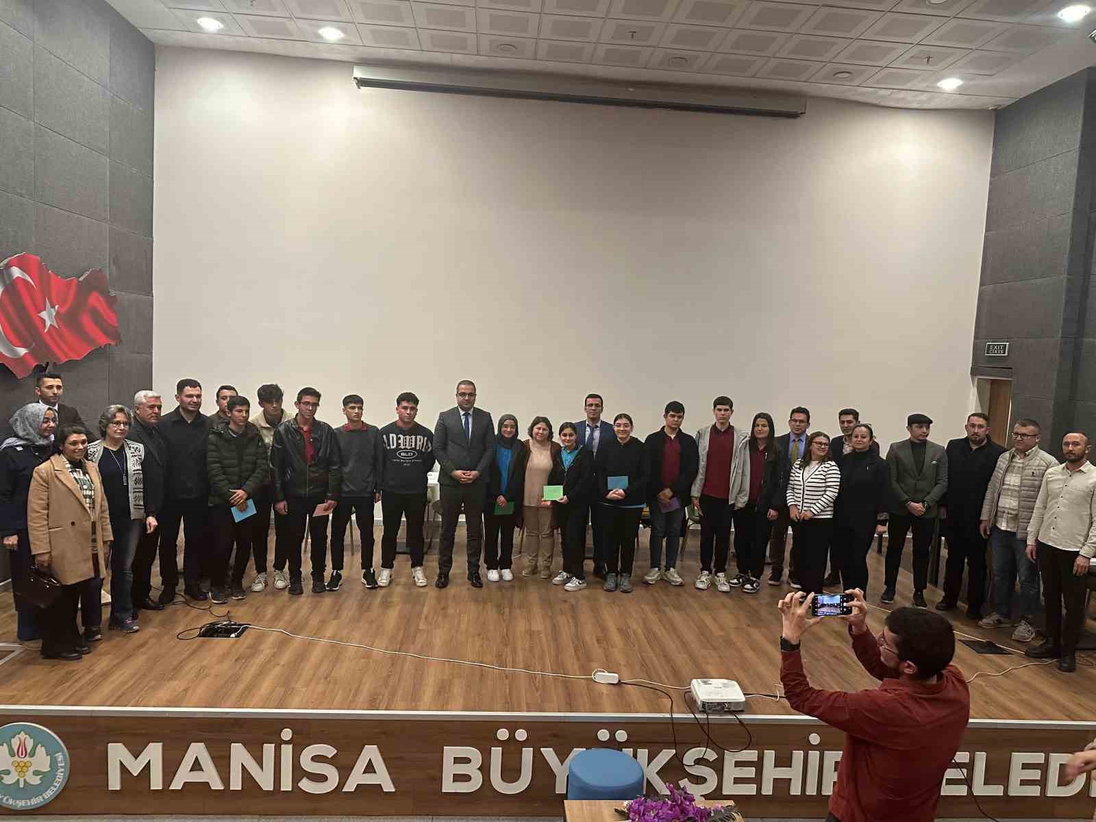 Liseliler bilgi yarışmasında kıyasıya mücadele etti