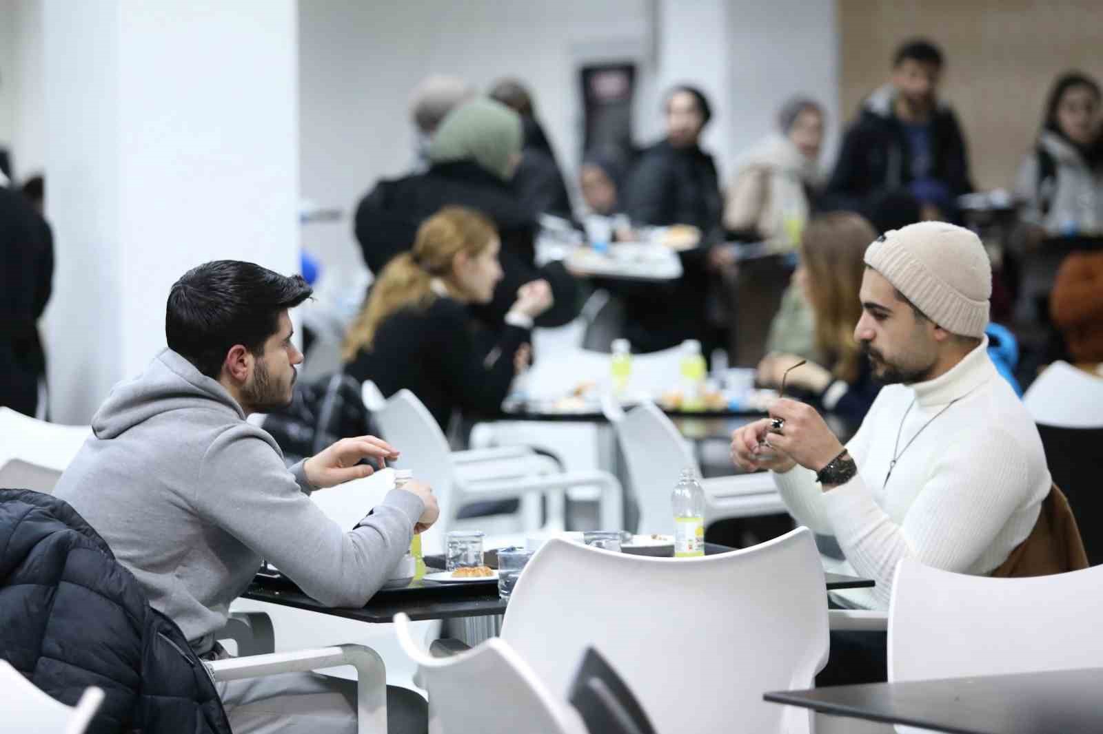 Prof. Dr. Karabulut, &ouml;ğrenciler ile iftar yemeğinde bir araya geldi
