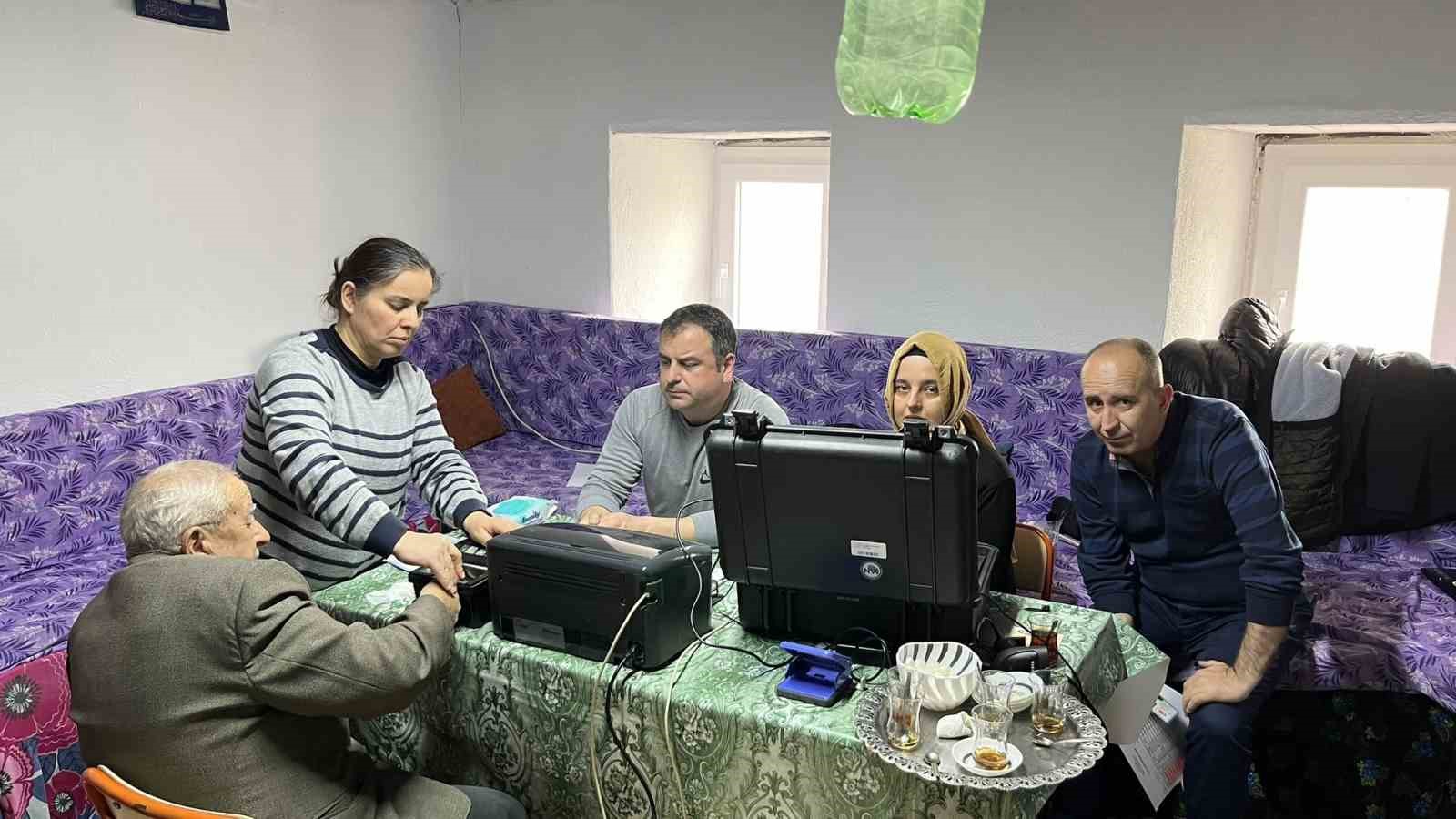 Uşak’ta 253 vatandaşın başvuruları adreslerinde alındı