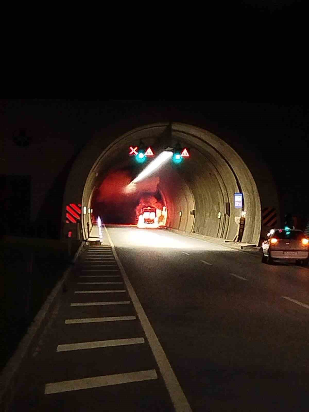 &Ccedil;anakkale&rsquo;de ambulansın t&uuml;nelde yanmadan &ouml;nceki son g&ouml;r&uuml;nt&uuml;leri ortaya &ccedil;ıktı
