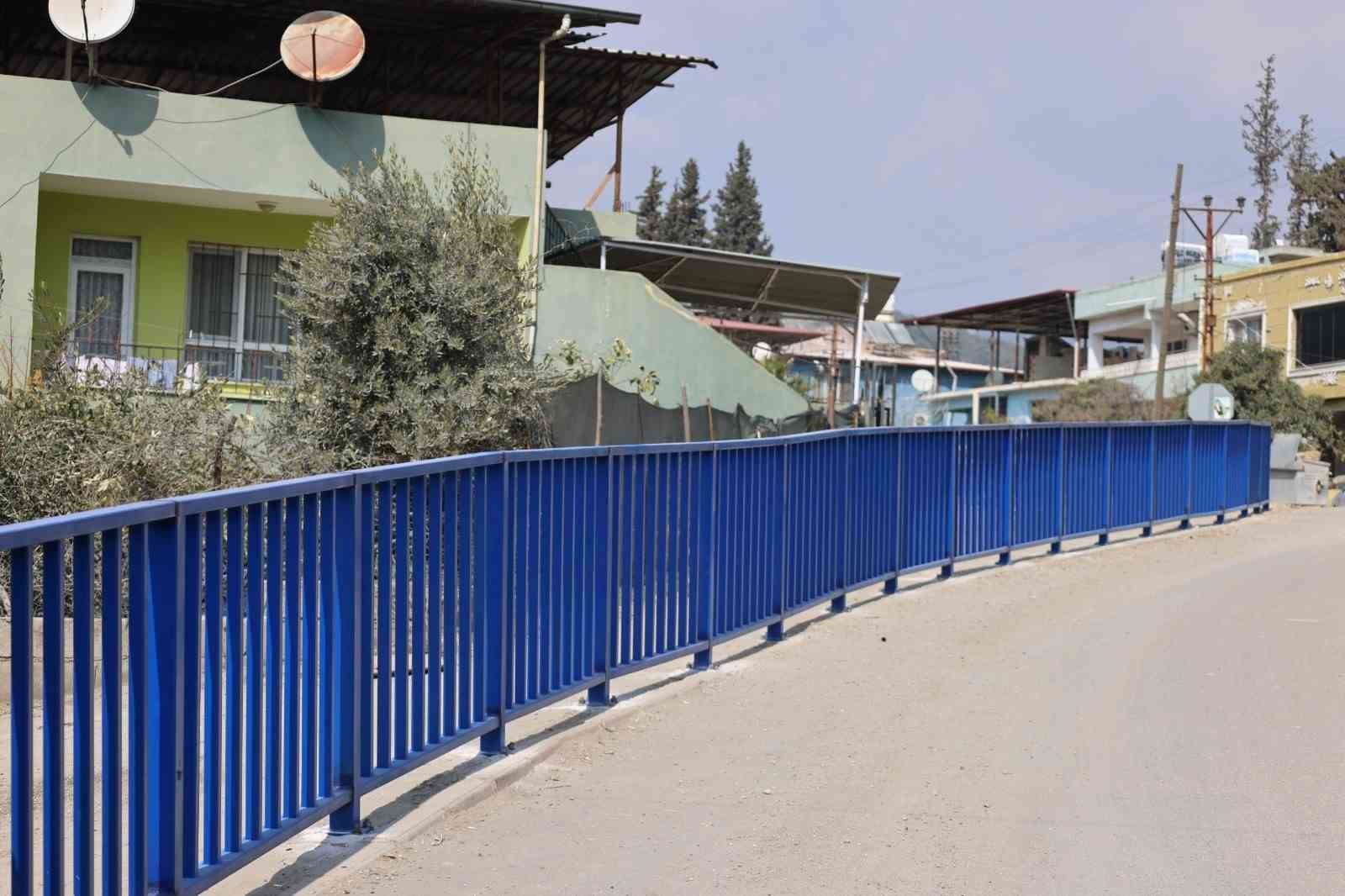 Hatay B&uuml;y&uuml;kşehir Belediyesi 10 ayda 35 bin metre otokorkuluk montajladı
