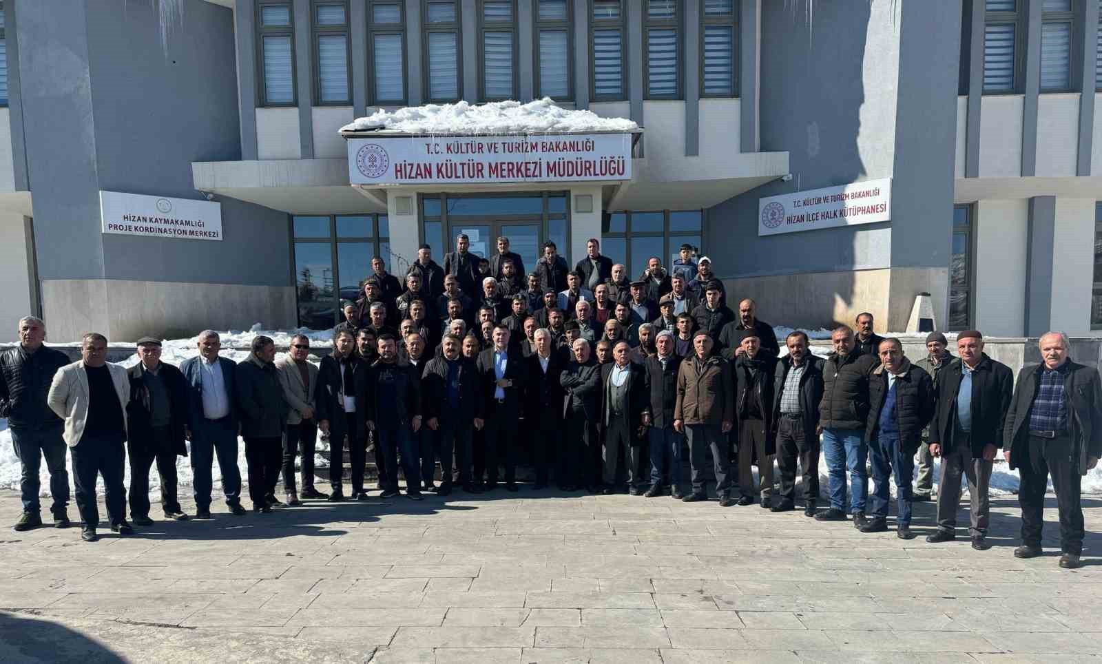 İş adamı Yaşar İzsiz’den 3 bin gıda kolisi dağıtımı