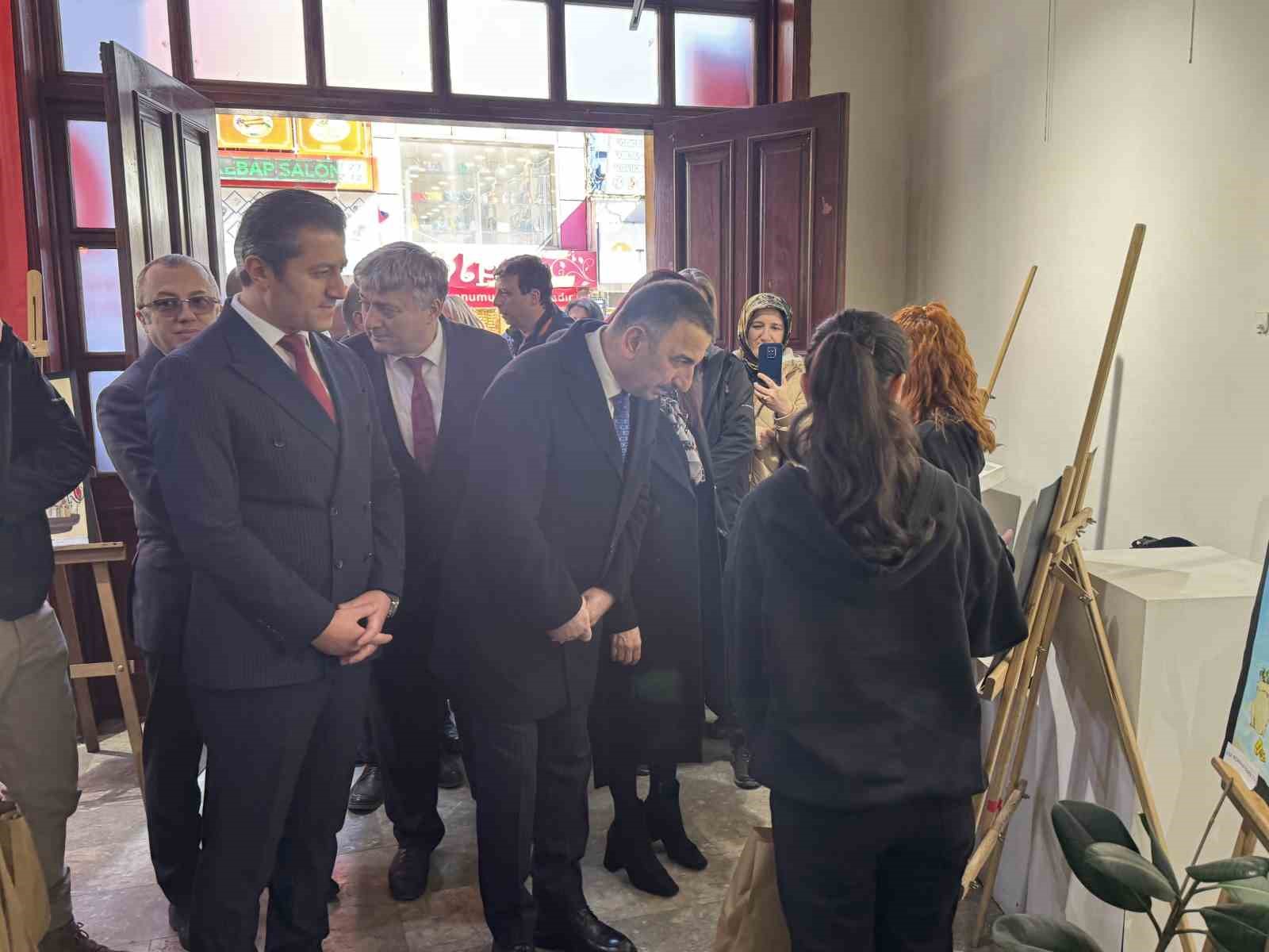 Vergi konulu resim ve afiş sergisi a&ccedil;ıldı
