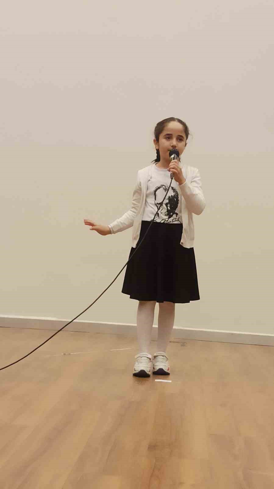 &rsquo;Vatan, millet, bayrak ve kahramanlık&rsquo; temalı şiir okuma yarışması d&uuml;zenlendi
