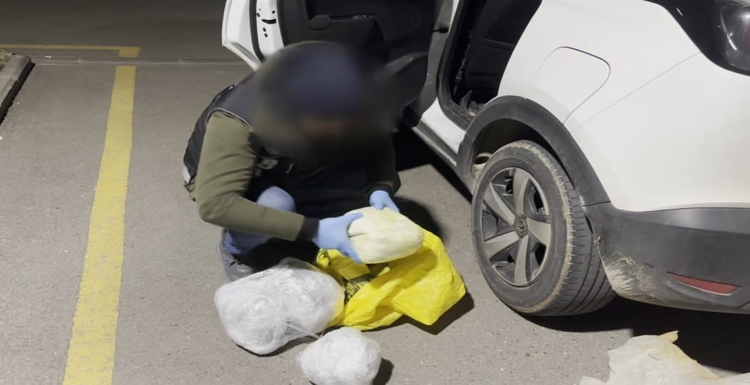 Batman’da durdurulan otomobilden 5 kilo 150 gram uyuşturucu ele geçirildi