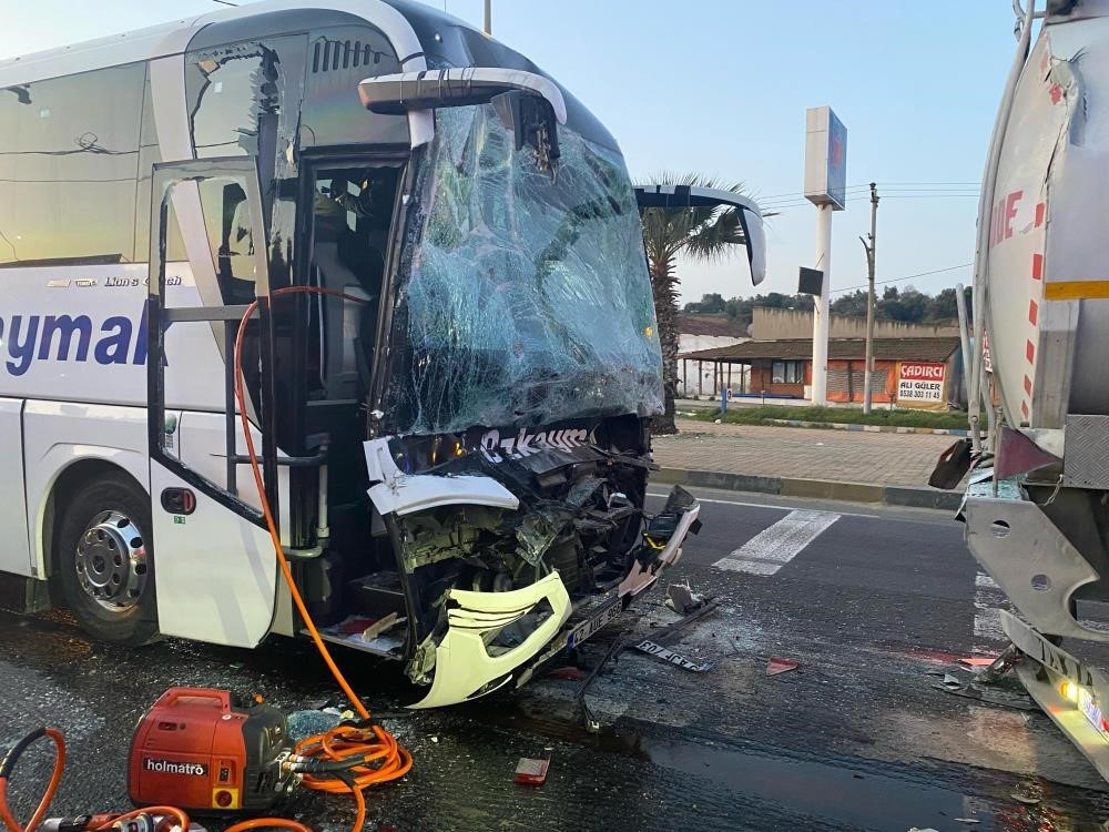 Manisa&rsquo;daki zincirleme kazanın g&uuml;venlik kamera g&ouml;r&uuml;nt&uuml;s&uuml; ortaya &ccedil;ıktı
