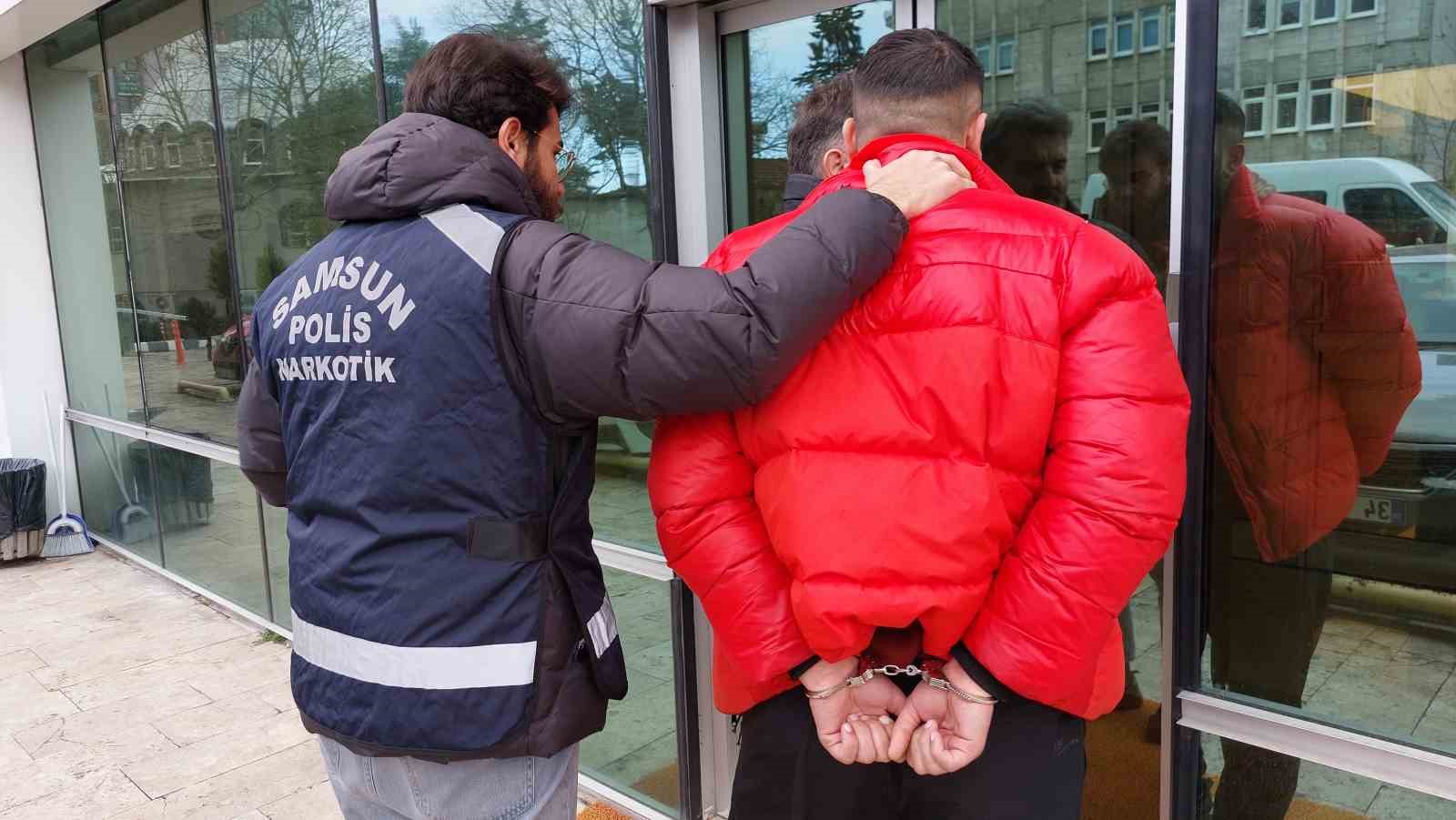 Samsun&rsquo;da 4 bin 816 sentetik ecza ile yakalanan şahıs tutuklandı
