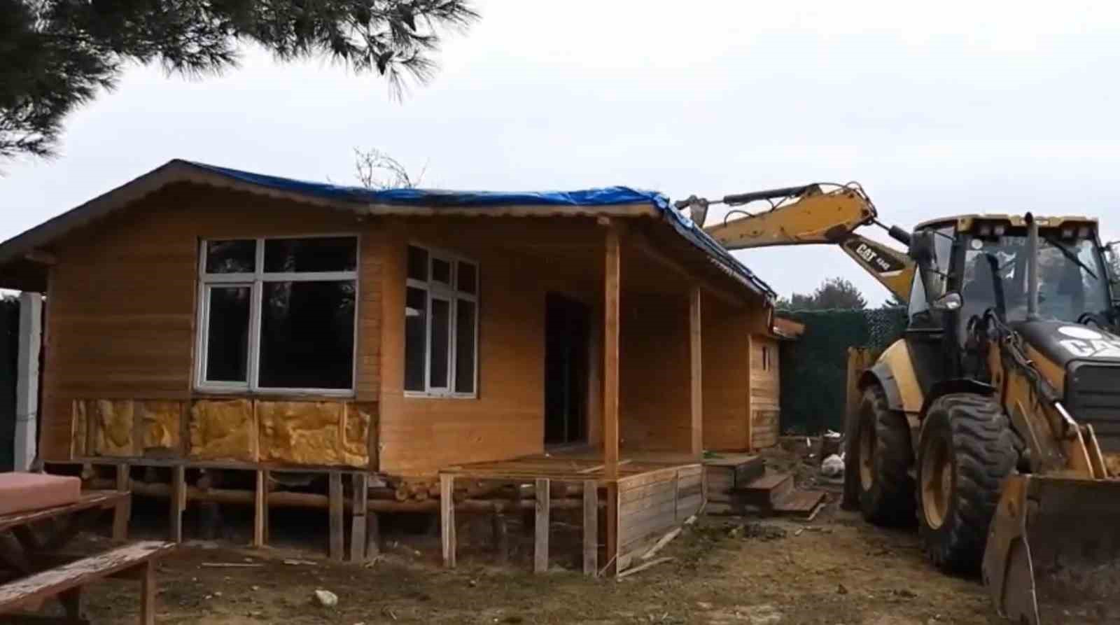 Çanakkale’de 12 kaçak yapının yıkımı gerçekleştirildi