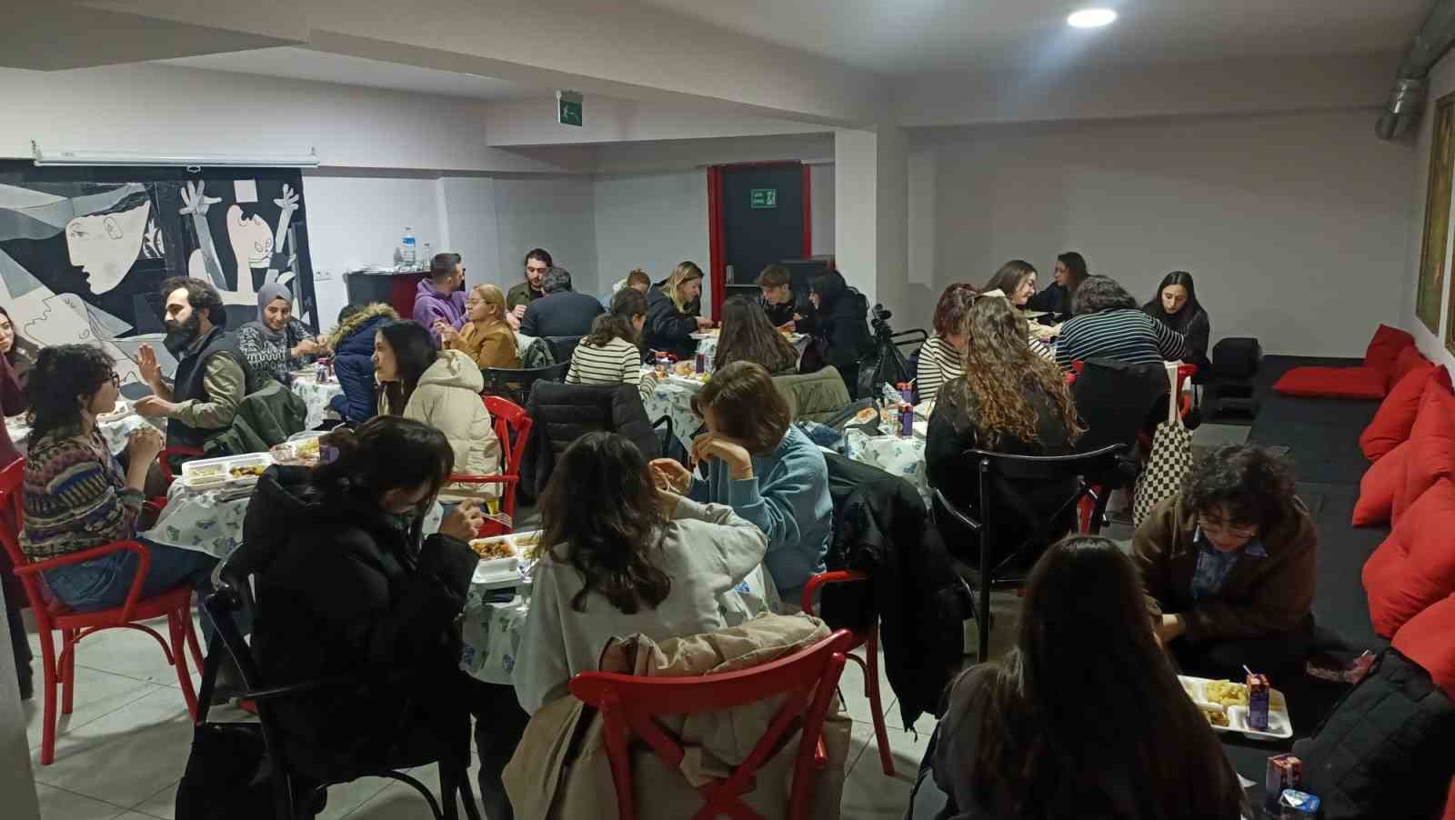 Ceren Özdemir Adalar Gençlik Merkezi’nde Ramazan sofrası kuruluyor