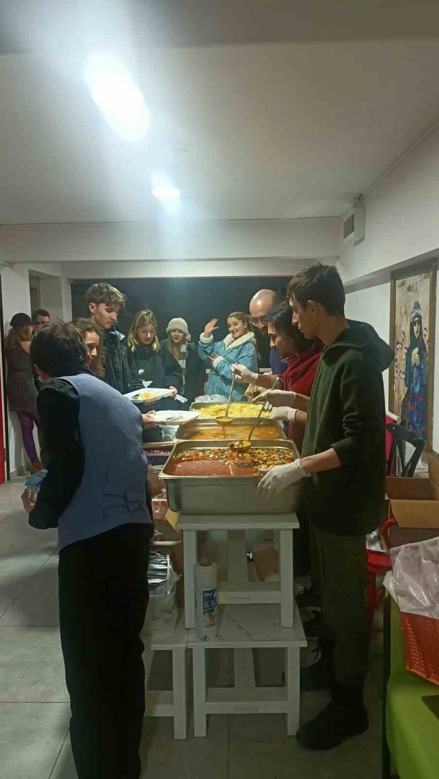 Ceren Özdemir Adalar Gençlik Merkezi’nde Ramazan sofrası kuruluyor