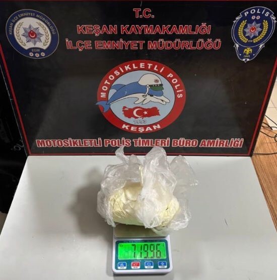 Keşan’da polisin durdurduğu şüpheliden 719,96 gram uyuşturucu ele geçirildi