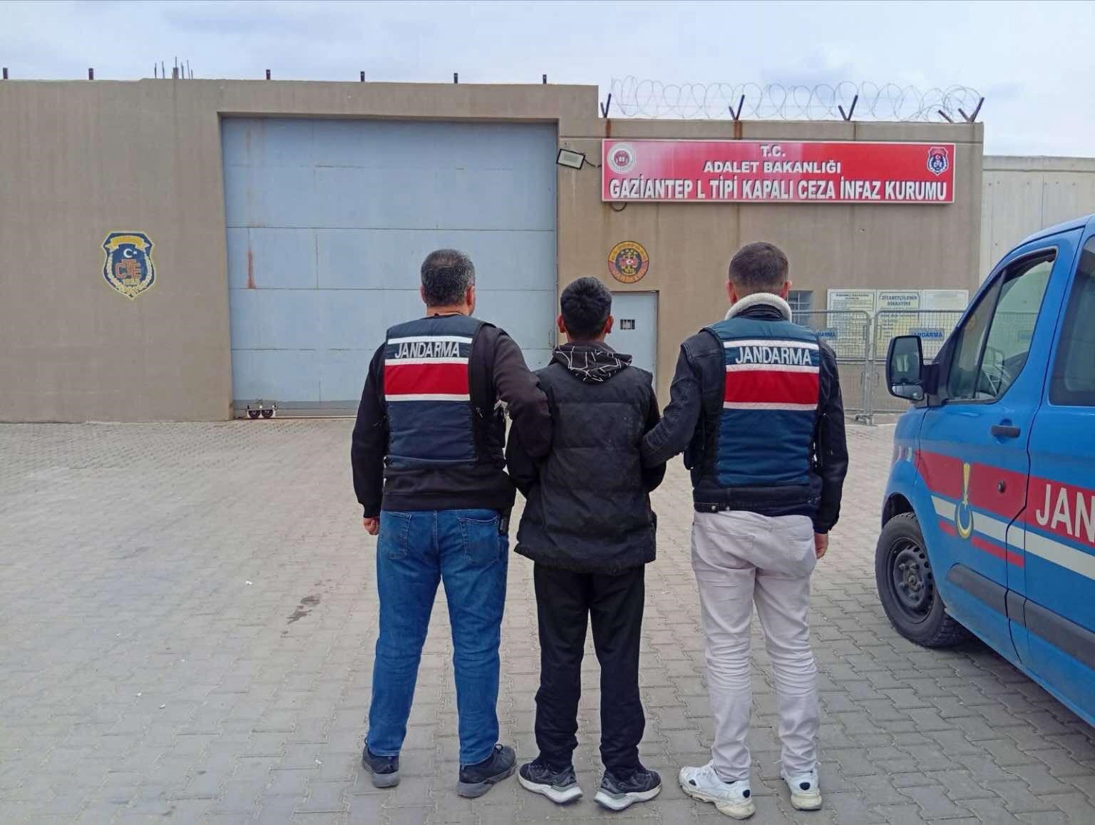 Silahlı yağma suçundan kesinleşmiş cezası bulunan firari yakalandı