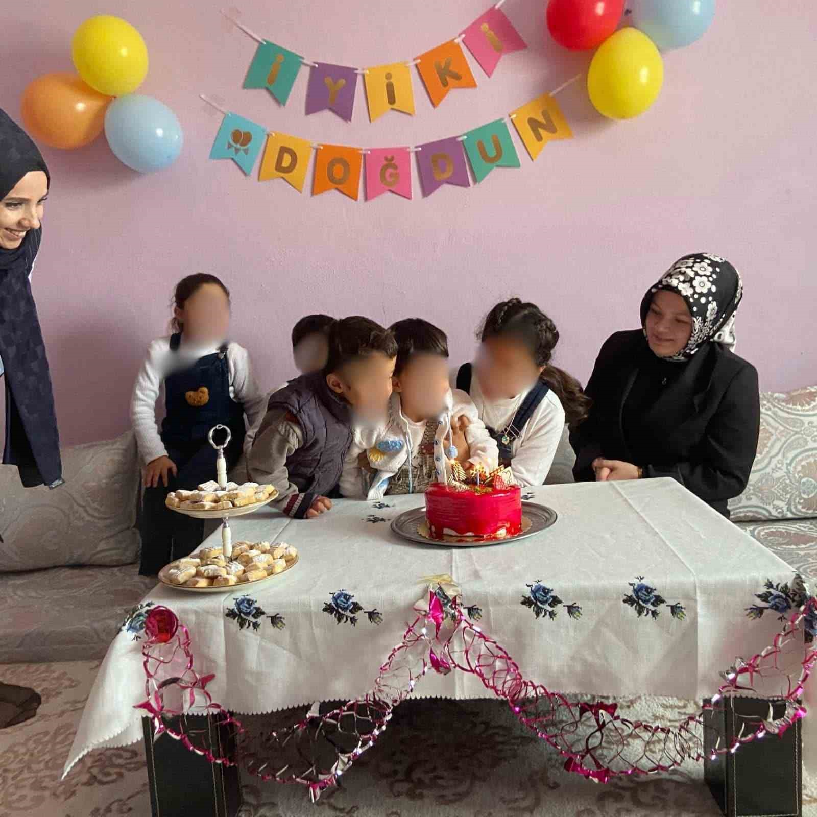 Batman&rsquo;da &ouml;ks&uuml;z ve yetim &ccedil;ocuklar doğum g&uuml;nlerinde yalnız bırakılmadı
