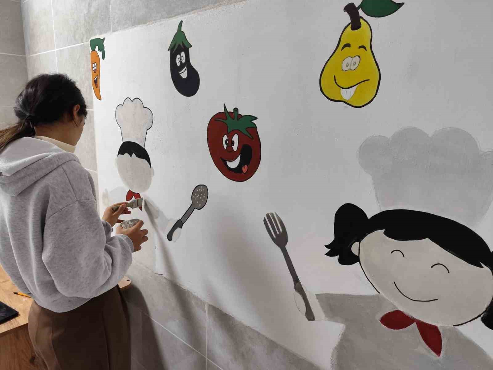 Batman&rsquo;da &ouml;zel eğitim okulunda duvar sanatla renklendi
