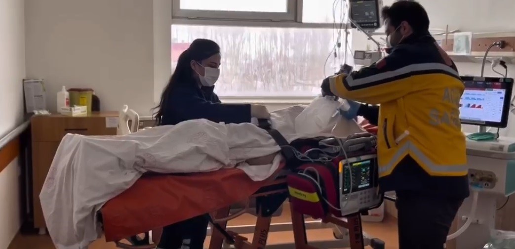 Bitlis’te hava ambulansı 90 yaşındaki hasta için havalandı