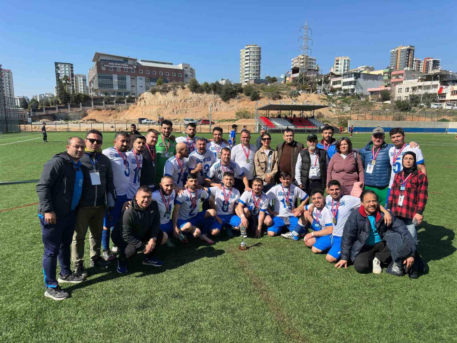 Niğde İşitme Engelliler Spor Kul&uuml;b&uuml; Adını Yarı Finale Yazdırdı
