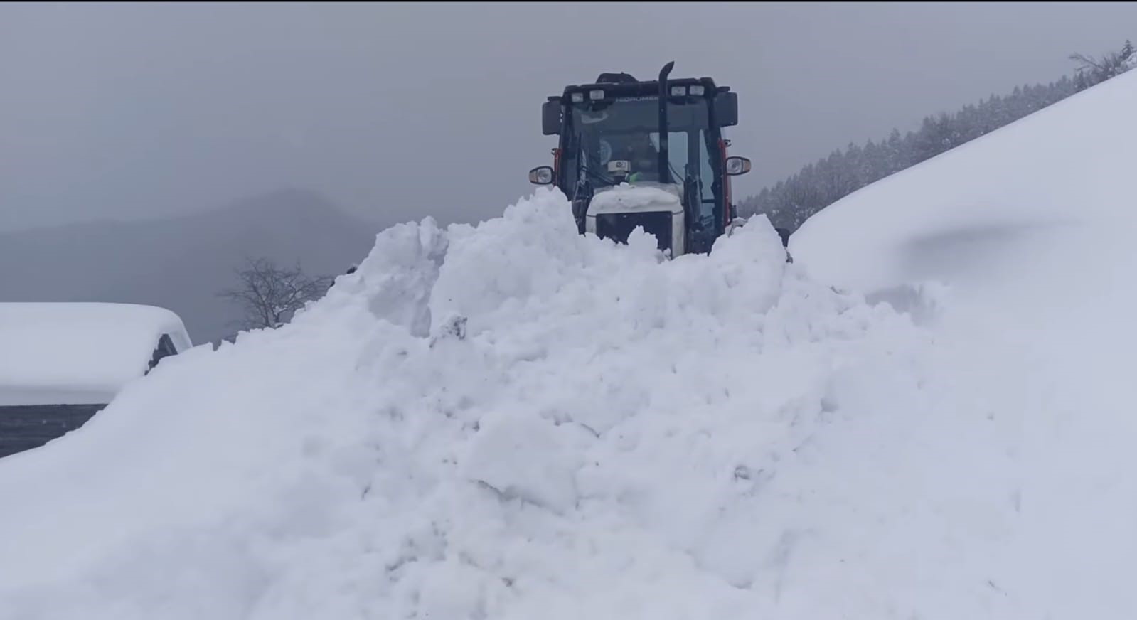 Giresun’da karla mücadele devam ediyor