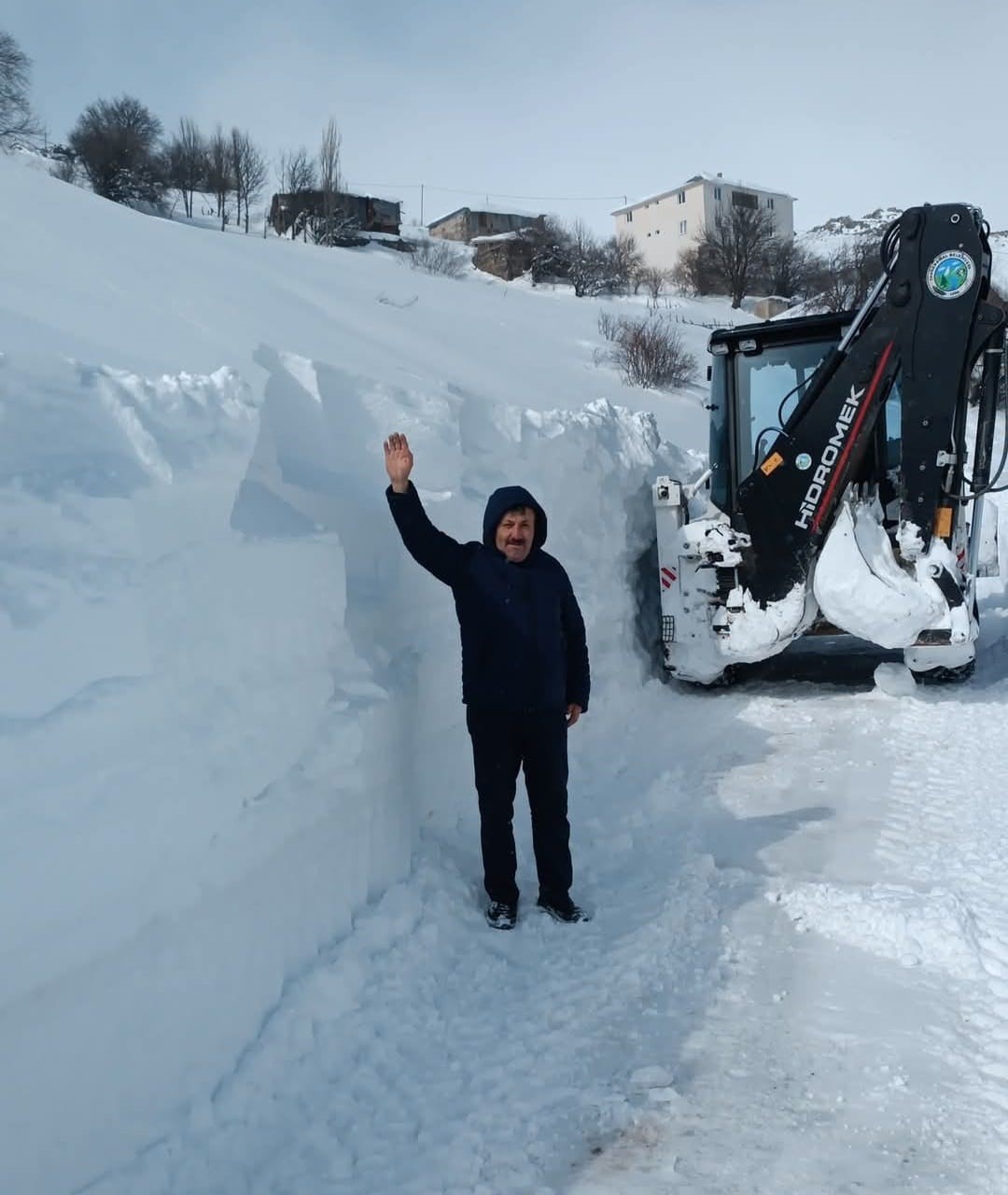Giresun&rsquo;da karla m&uuml;cadele devam ediyor
