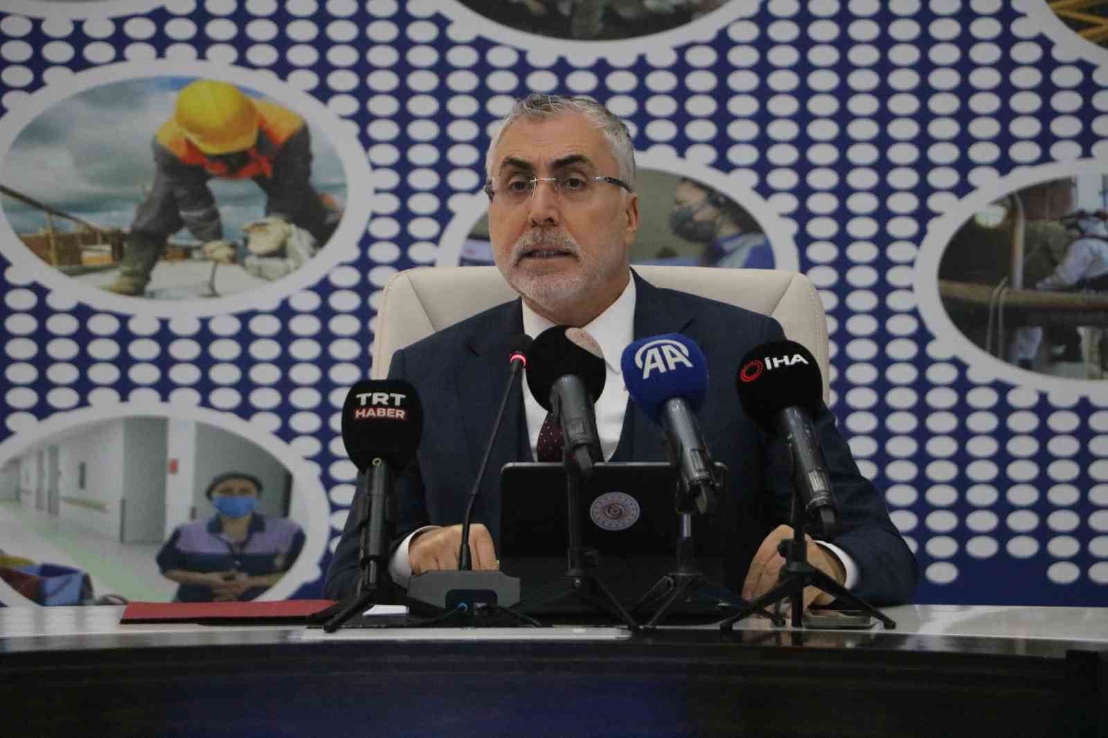 Bakan Işıkhan: "Genç nüfusta işsizlik oranı bir önceki aya göre 0,8 puan, bir önceki yıla göre 1,9 puan azalarak yüzde 14,9 seviyesine geriledi"