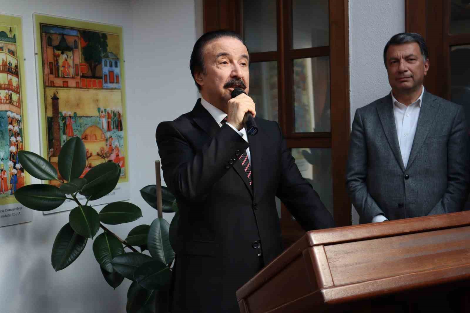 Bahattin Atak&rsquo;ın "Elinde Fır&ccedil;a, Dilinde M&uuml;zik" isimli &ccedil;izgi roman sergisi a&ccedil;ıldı
