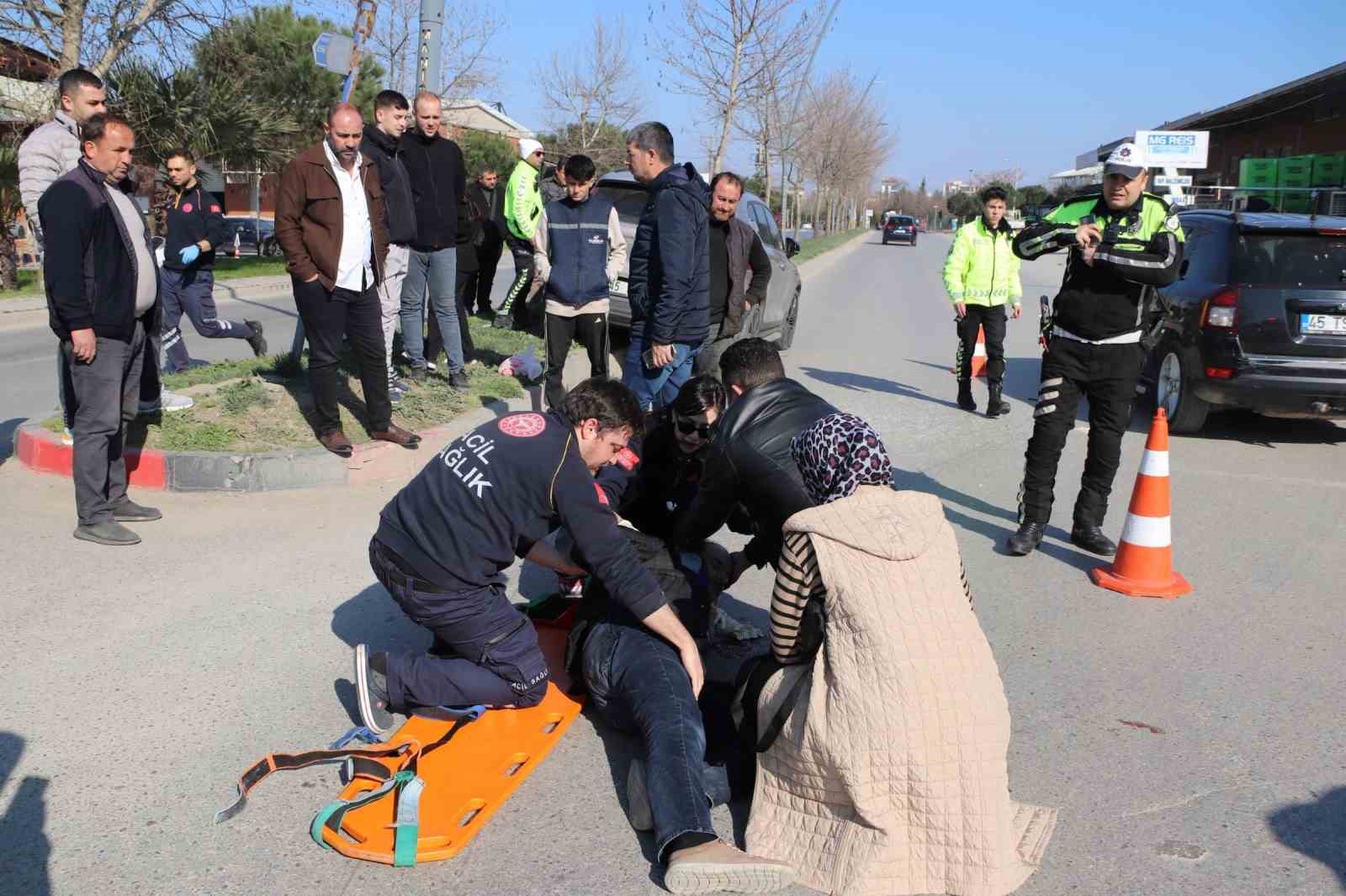 Turgutlu’da otomobil ile motosiklet çarpıştı: 2 yaralı