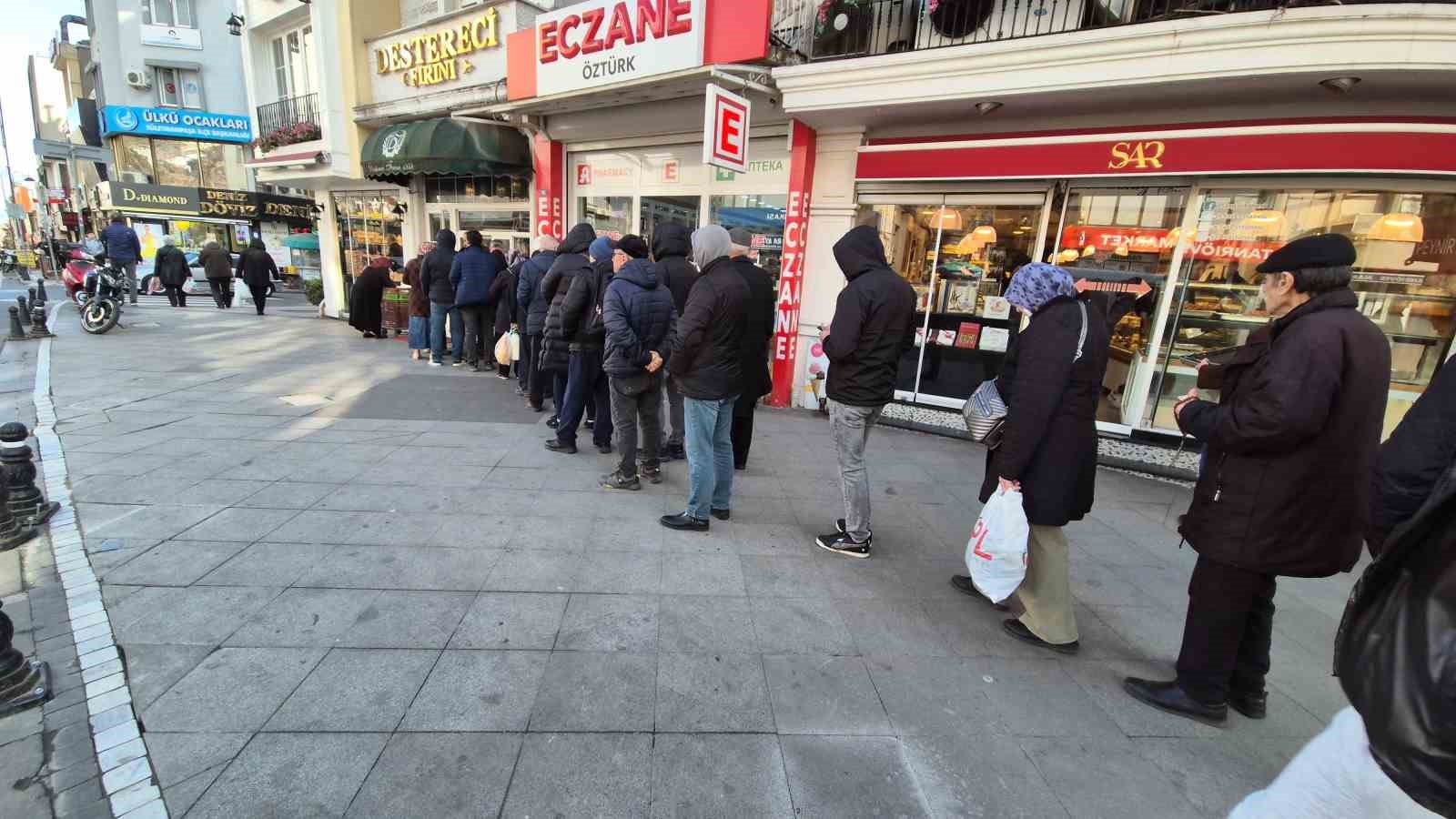 Tekirdağ&rsquo;da Ramazan pidesi kuyruğu
