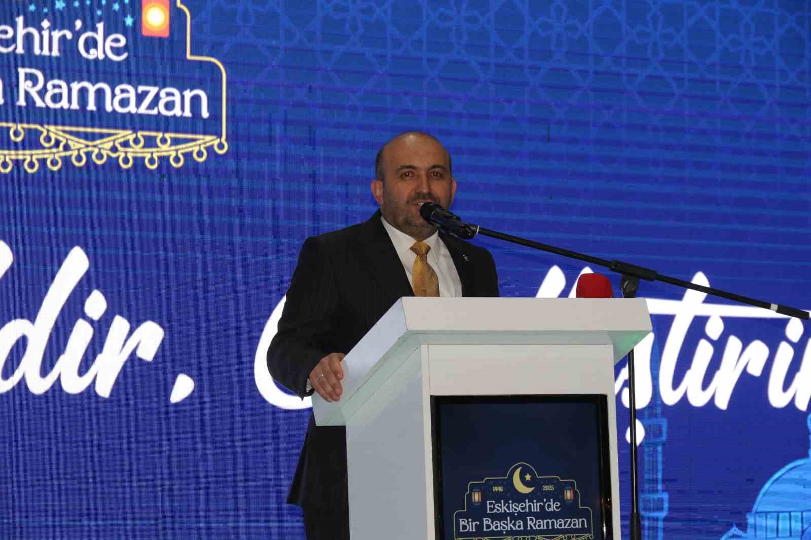 Tarım ve Orman Bakanı Yumaklı, Eskişehir&rsquo;deki iftarda birlik beraberlik vurgusu yaptı
