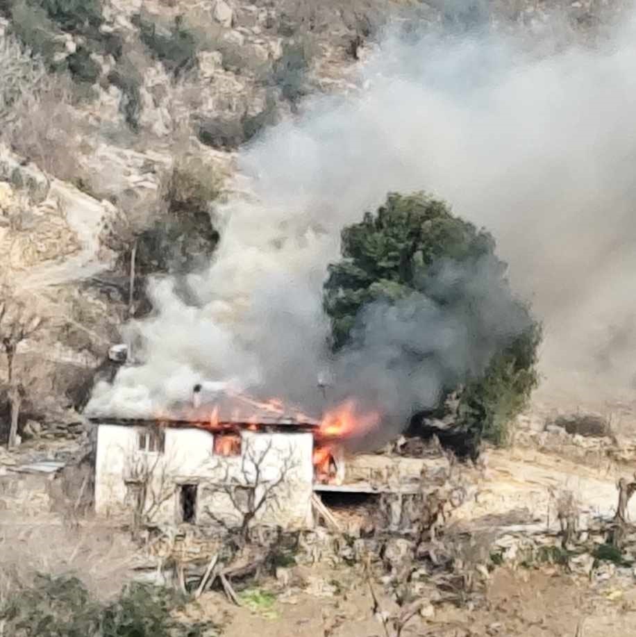 Andırın’da alev alev yanan ev kül oldu