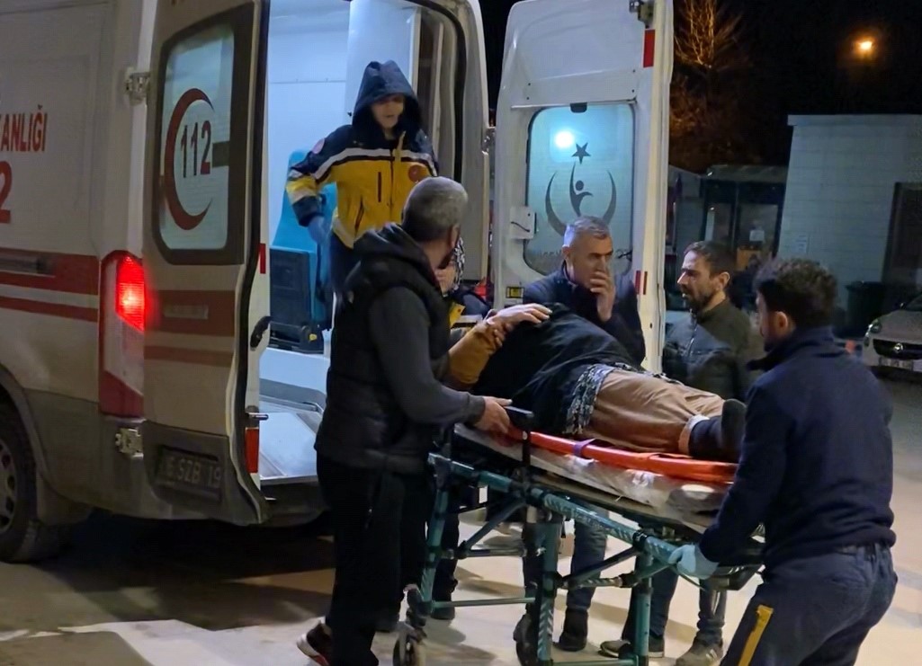 Teravihten dönen kadına otomobil çarptı: 1 ağır yaralı