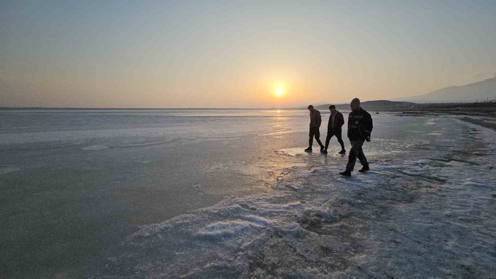 Donan kuş cenneti Arin G&ouml;l&uuml;&rsquo;nde g&uuml;n batımı
