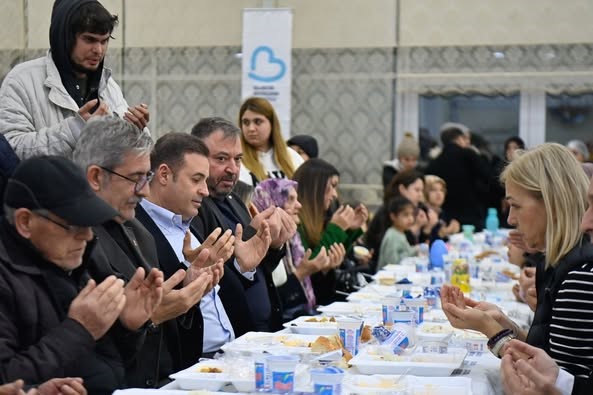 Başkan Ahmet Akın, Kepsut’ta Ramazan iftar yemeği düzenledi