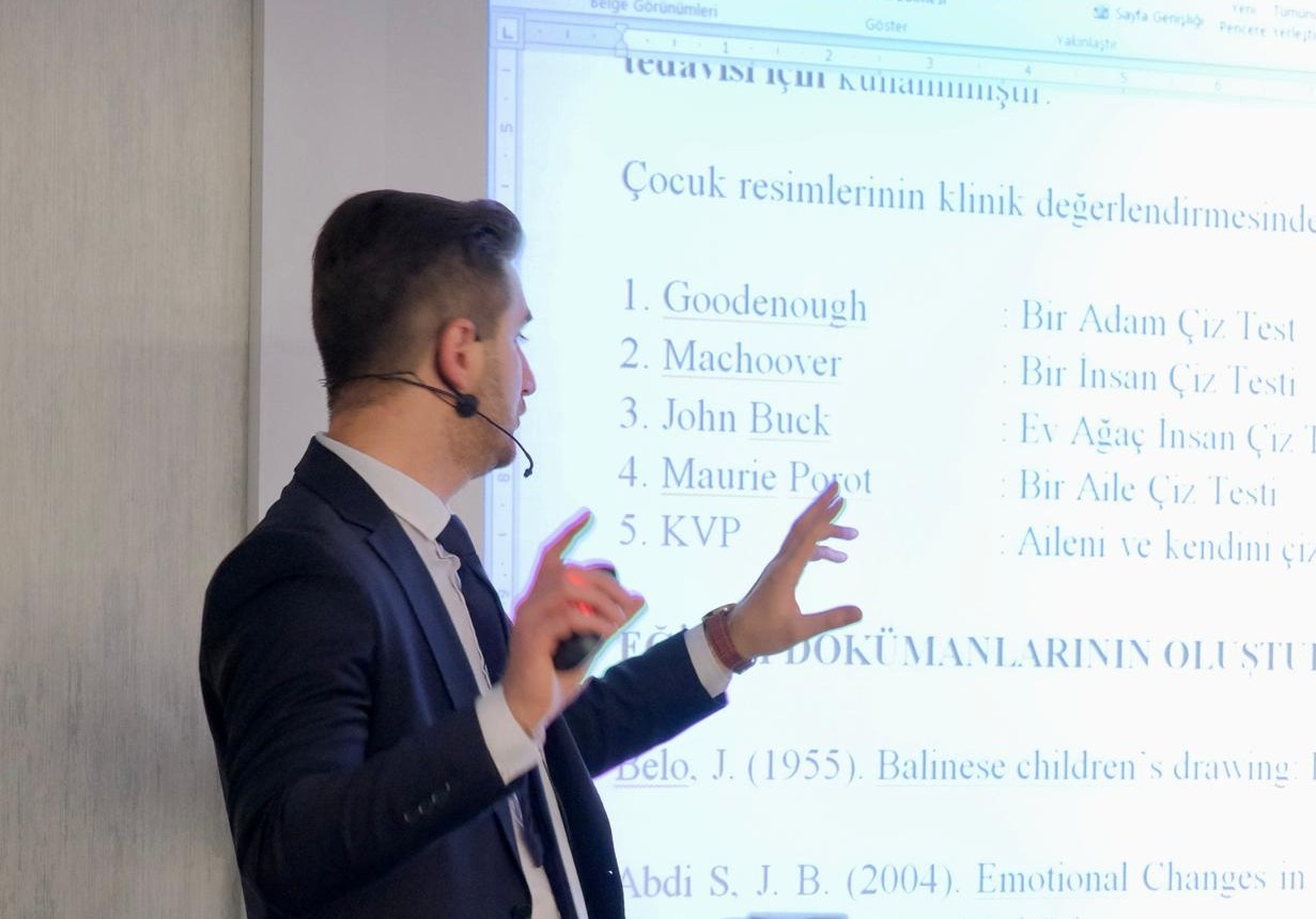 Modern Eğitim Bilimci Paşayev; "Depresyonu yenerek umutlu ve sağlıklı bir hayata kavuşun"
