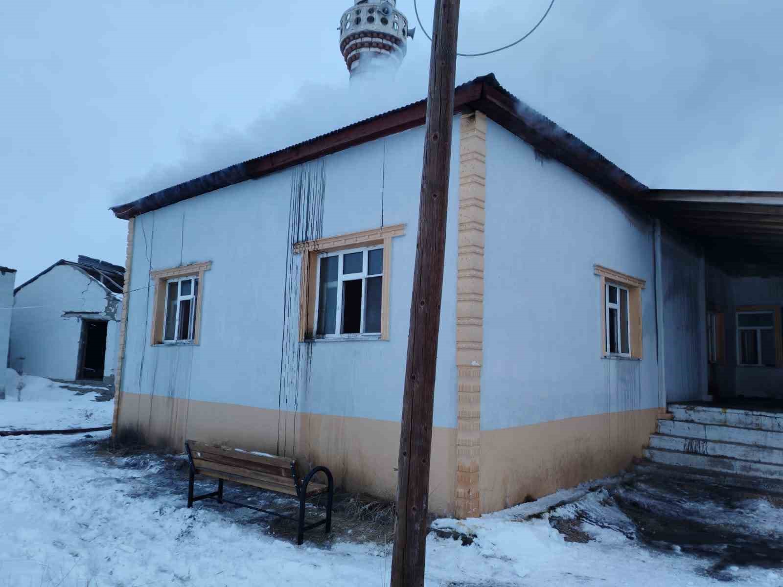 &Ccedil;aldıran&rsquo;da cami yangını
