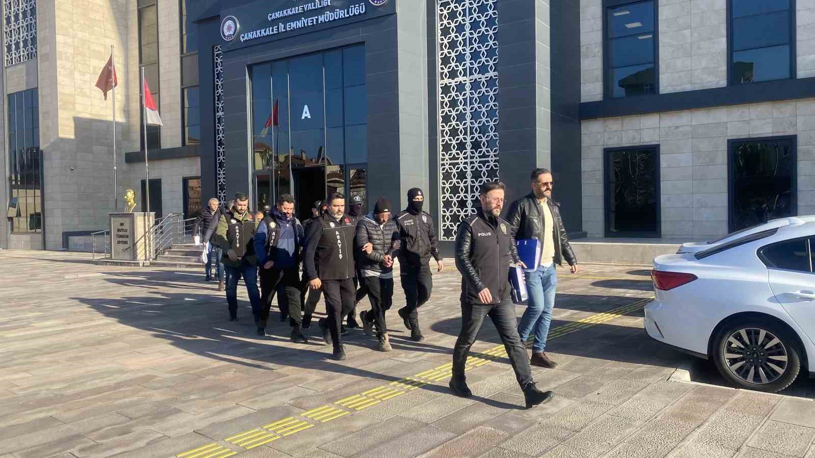 &Ccedil;anakkale&rsquo;de 1 milyon liralık dolandırıcılığa 5 g&ouml;zaltı
