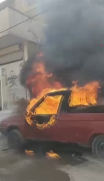 Reyhanlı’da kamyonet alevlere teslim oldu