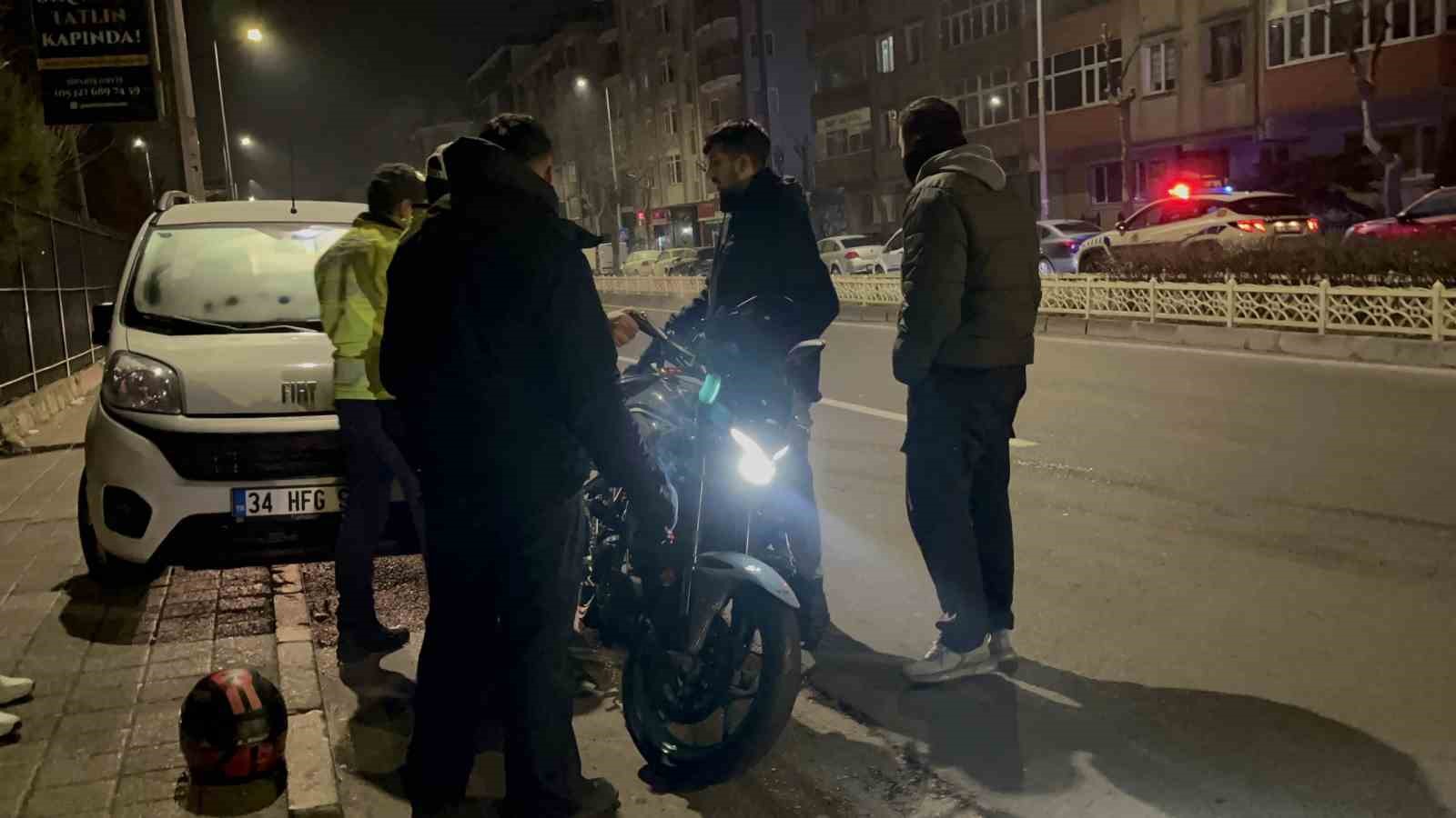 Tekirdağ&rsquo;da motosikletlinin akrobatik şovu kazayla bitti: 51 bin lira ceza kesildi
